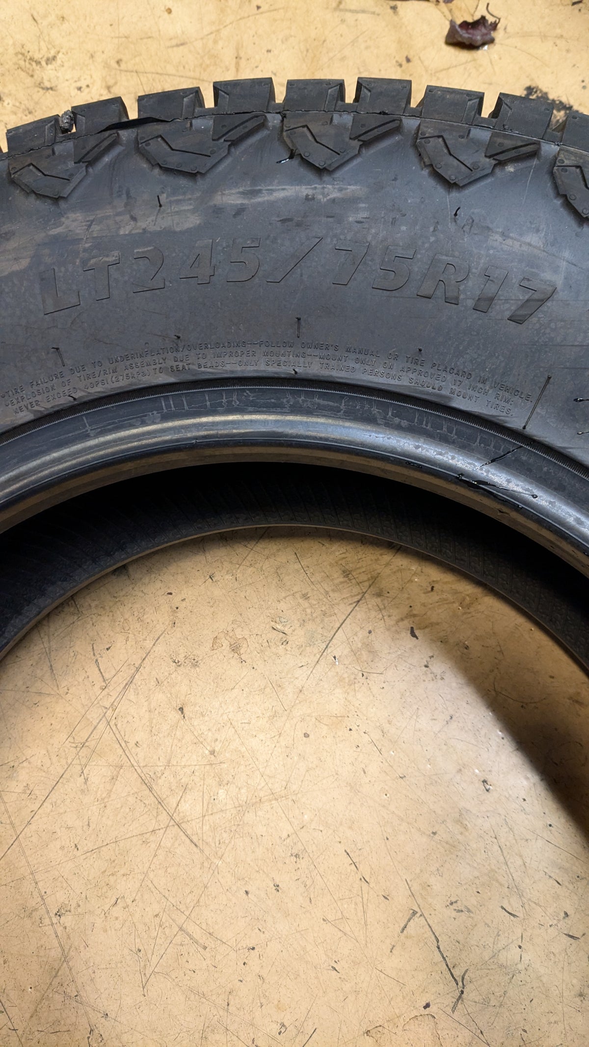 BLACKHAWK RIDGECRAWLER A/T BSW LT 245 75 17 121/118S 10PLY TIRE 4120867V