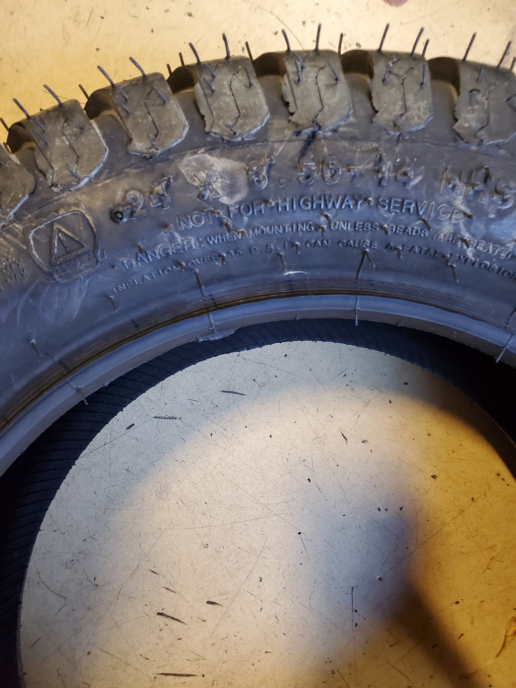 TITAN MULTI TRAC C/S BSW 24 8.5 14 4PLY LAWN TIRE 474324