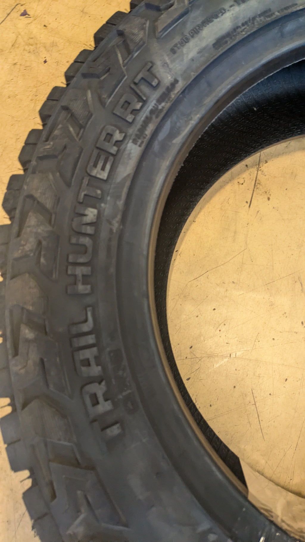 VENOM POWER TRAIL HUNTER R/T BSW LT 285 55 20 122/119R 10PLY SVPTHRT06