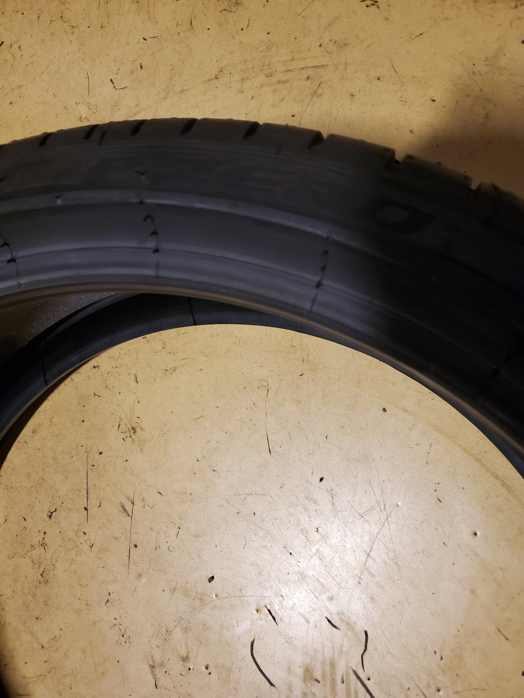 PIRELLI P-ZERO PZ4 MOE BSW P 245 35 20 XL UHP TIRE 3122200