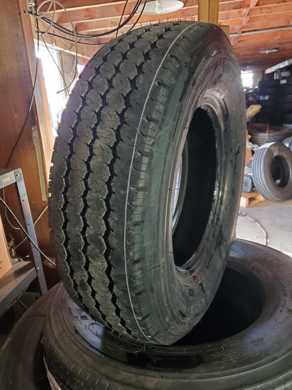 MICHELIN XPS RIB BSW LT 225 75 16 115Q 10PLY RIB TRUCK TIRE 08404