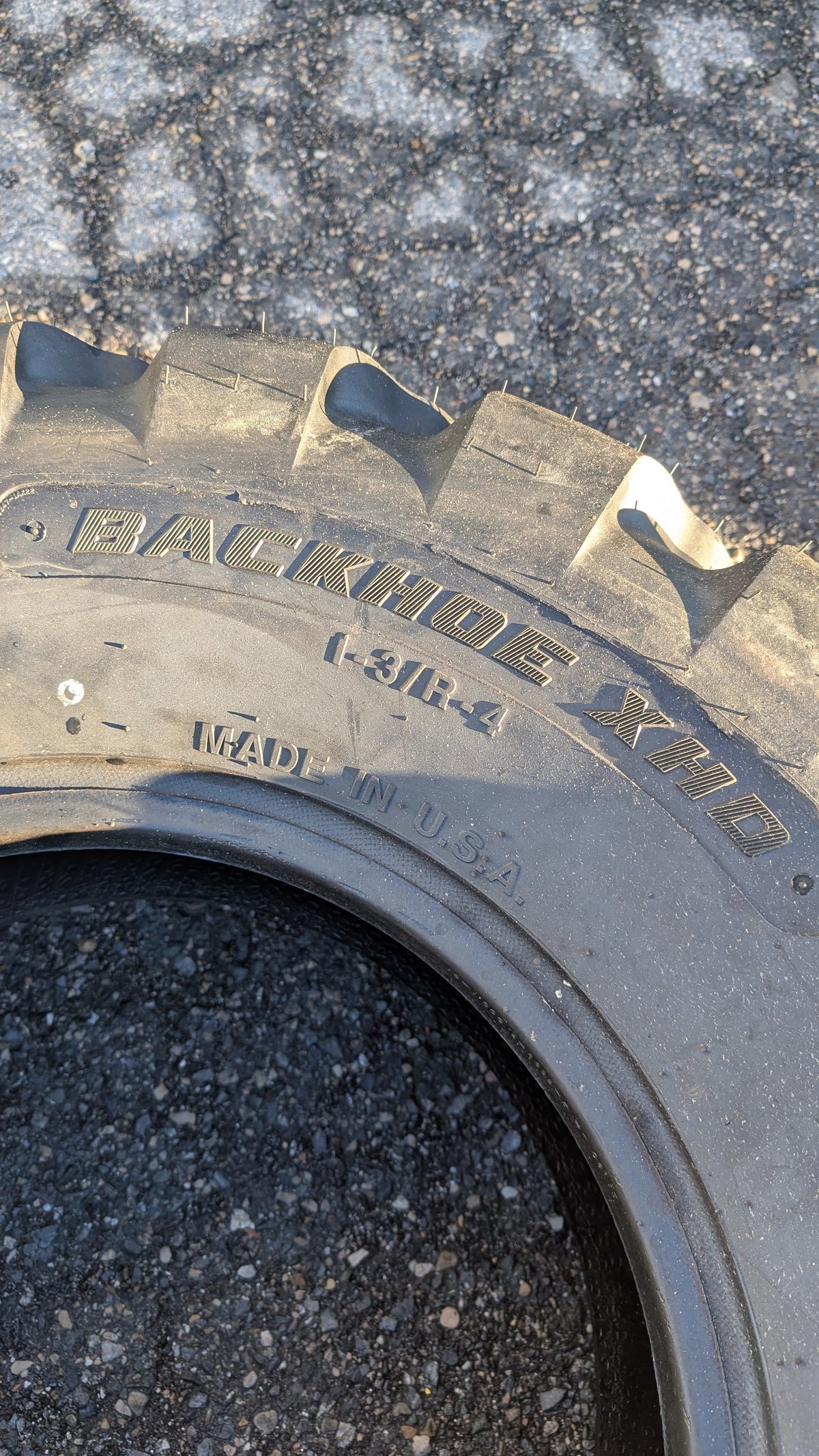 GENERAL BACKHOE XHD 126A8 BSW 12.5 80 18 10PLY INDUSTRIAL TIRE 1270586