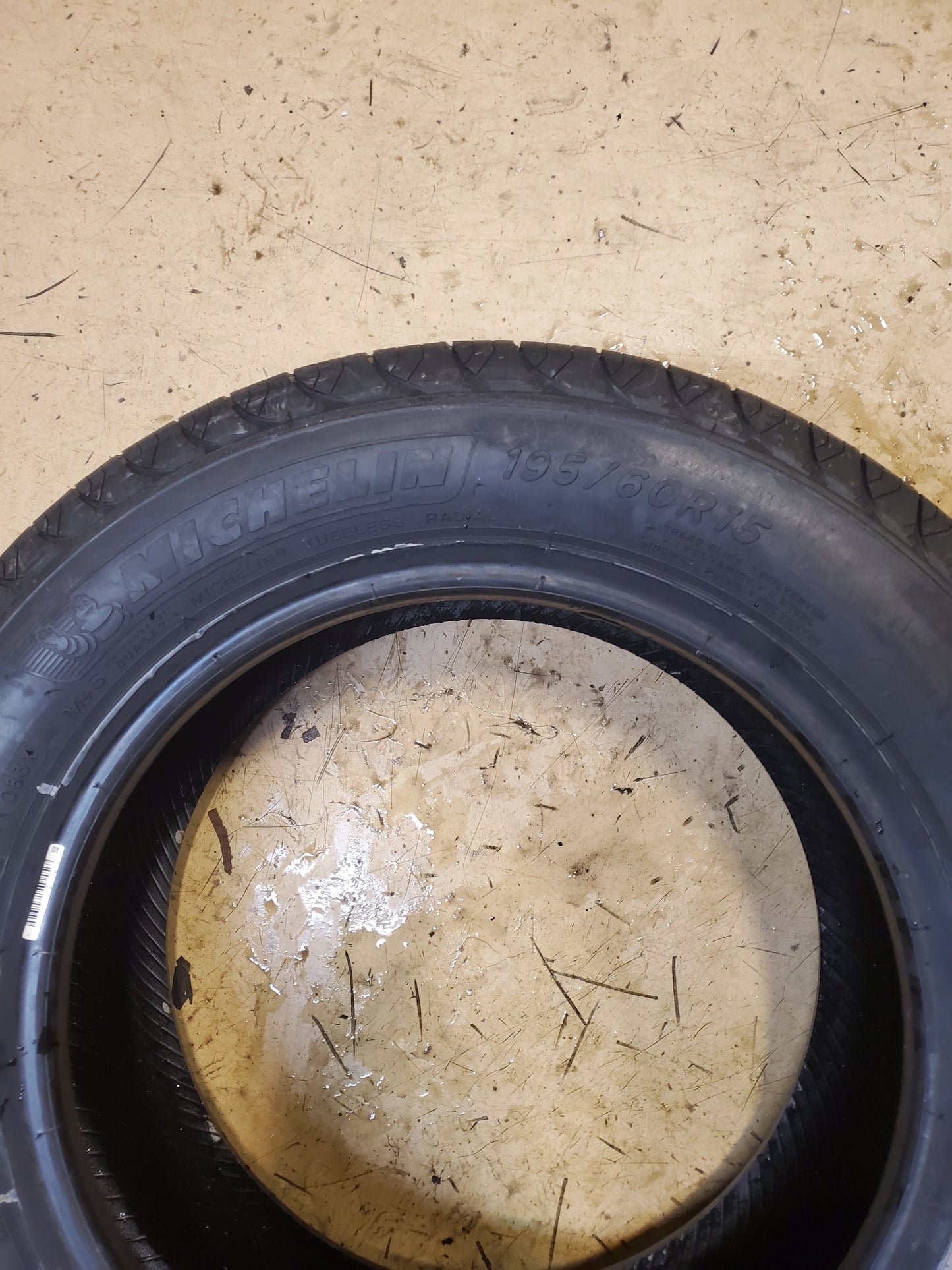 2 MICHELIN DEFENDER T + H BSW P 195 60 15 88H ALL SEASON TIRE 61436