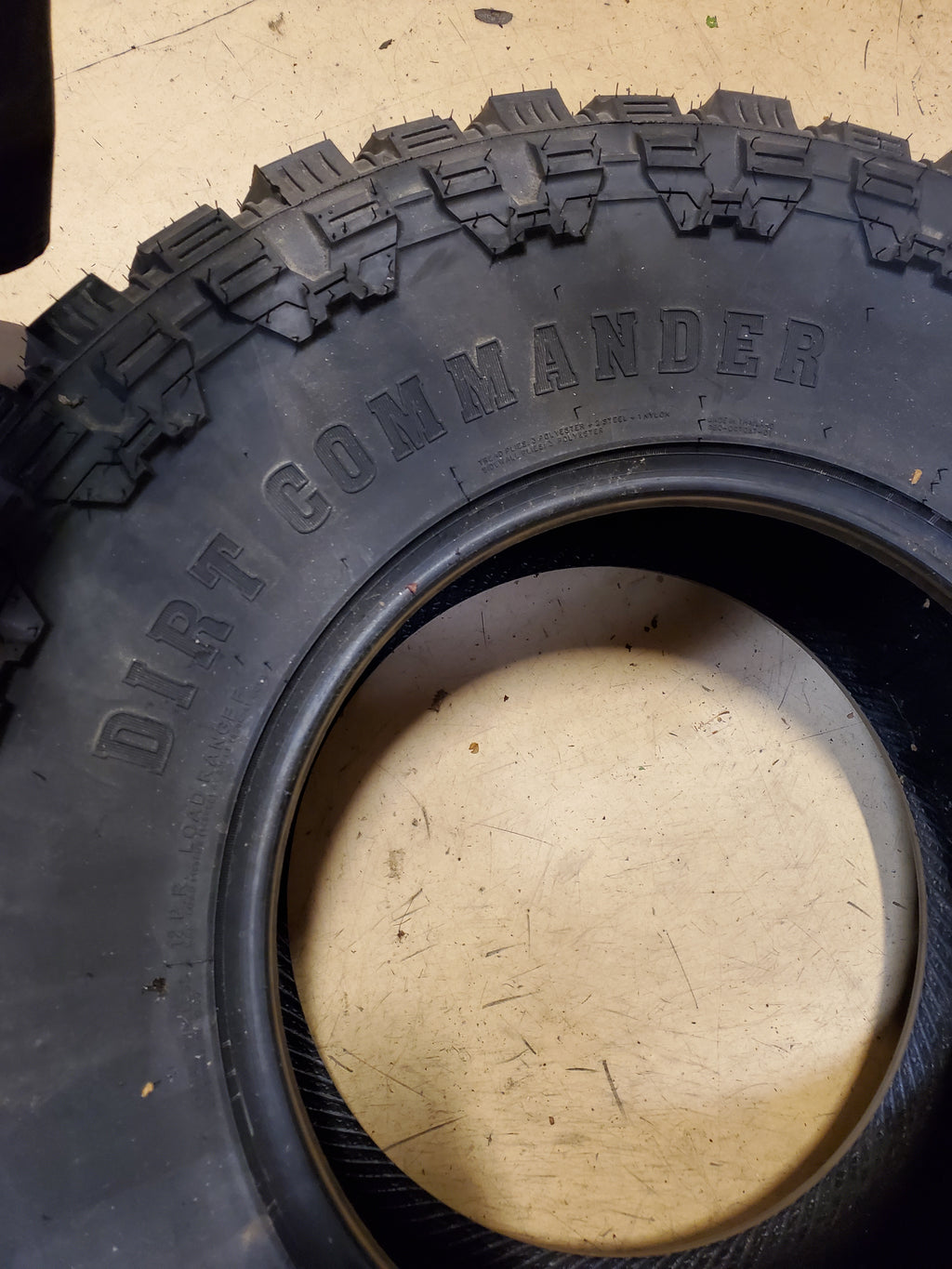 2 CENTENNIAL DIRT COMMANDER M/T BSW LT 35 12.5 17 121Q 12PLY MUD TCD1735125F