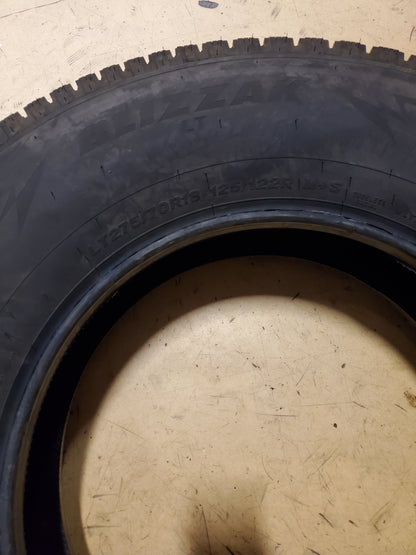 BRIDGESTONE BLIZZAK LT BSW LT 275 70 18 125/122R 10PLY WINTER TIRE 000655