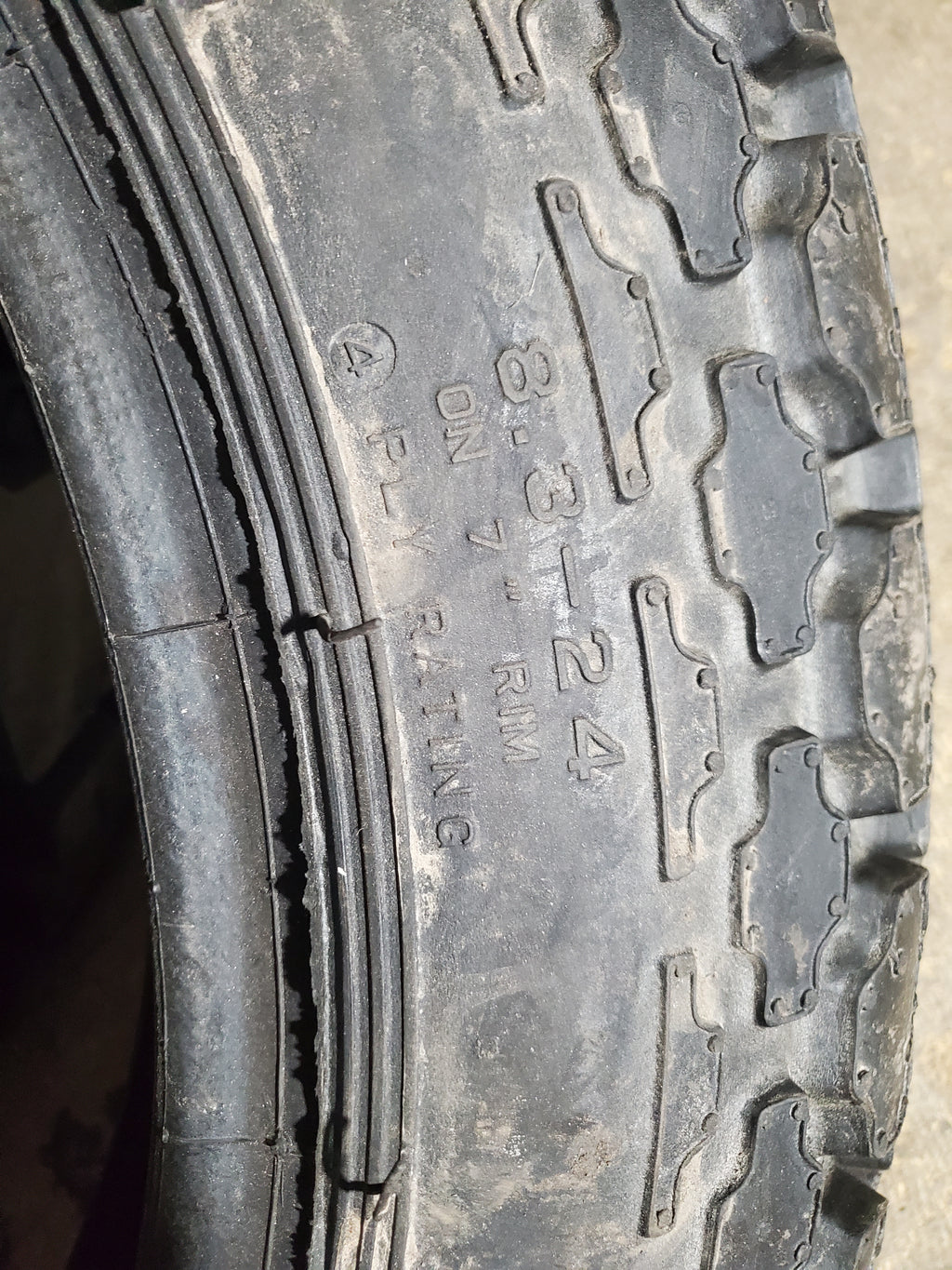 FIRESTONE NON SKID R3 BSW  8.3 24 4PLY TRACTOR TIRE 351733