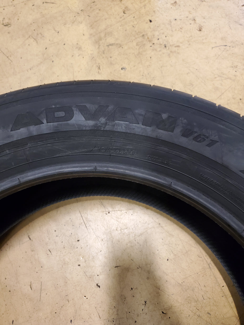 4 YOKOHAMA ADVAN V61 BSW P 235 60 19 103V PERFORMANCE TIRE NA1681956