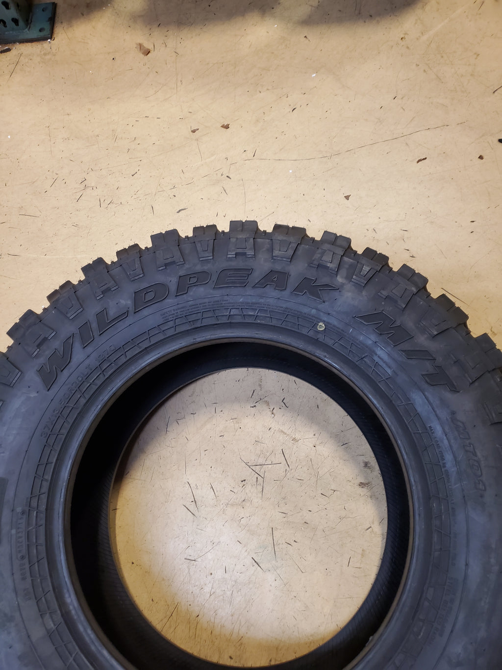 NOS FALKEN WILDPEAK MT01 BSW LT 37 13.50 20 127Q 10PLY MUD TERRAIN TIRE 28516951