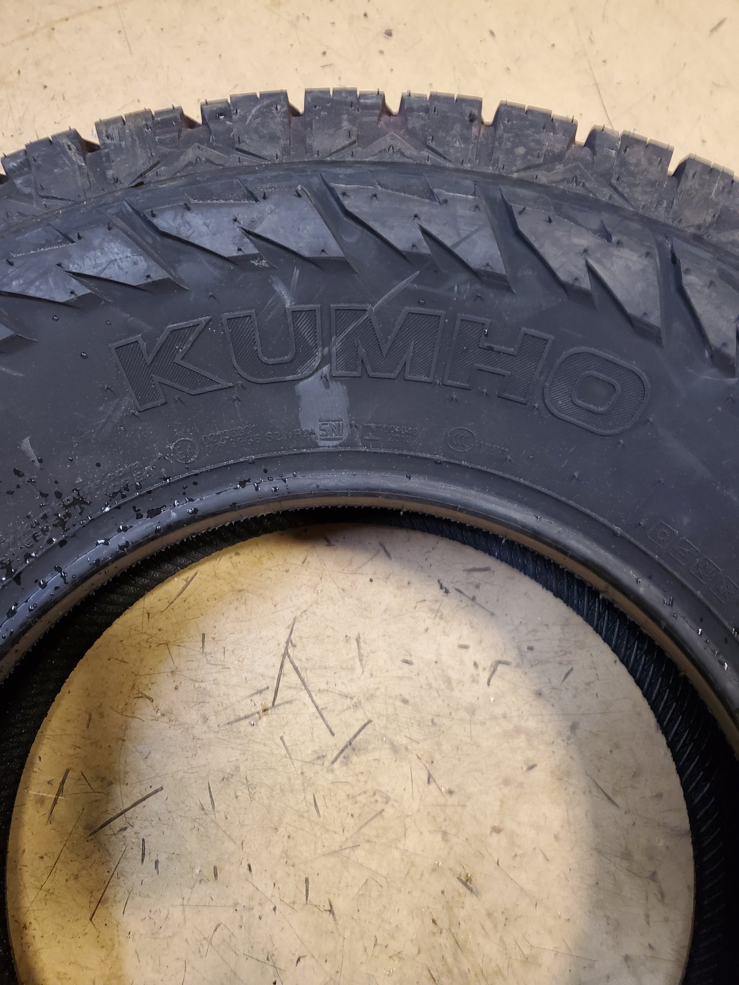 KUMHO ROAD VENTURE AT52 BSW P 265 70 16 112T ALL TERRAIN TIRE 2283783
