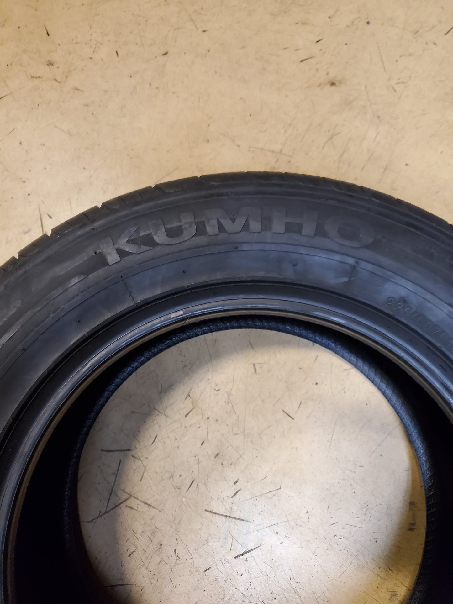 KUMHO ECSTA LX PLATINUM KU27 BSW P 225 60 16 98W ALL SEASON TIRE 2104583