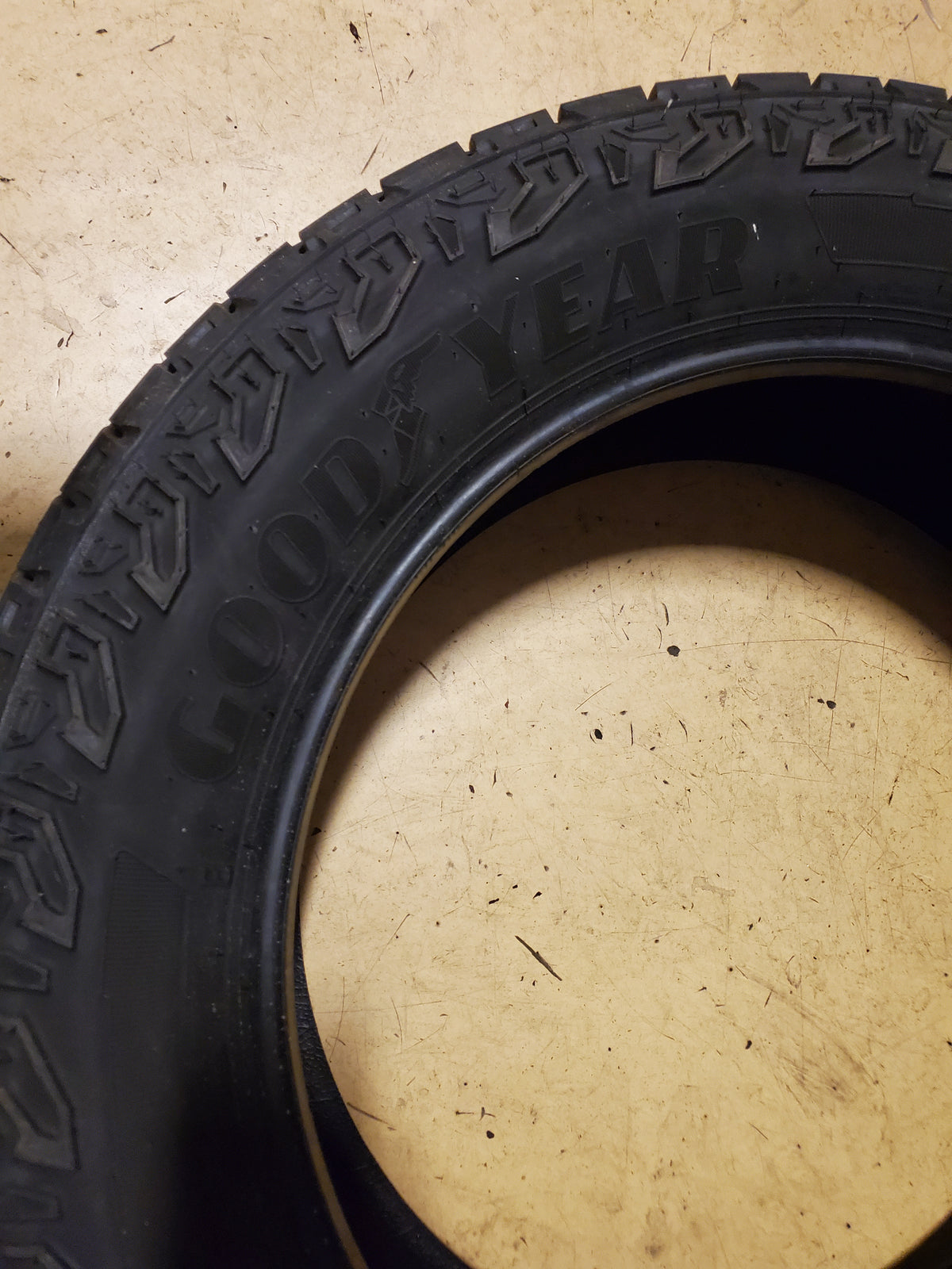USED 12/32'' GOODYEAR WRANGLER TERRITORY AT LT 265 60 22 123/120S 10PLY TIRE 733295838
