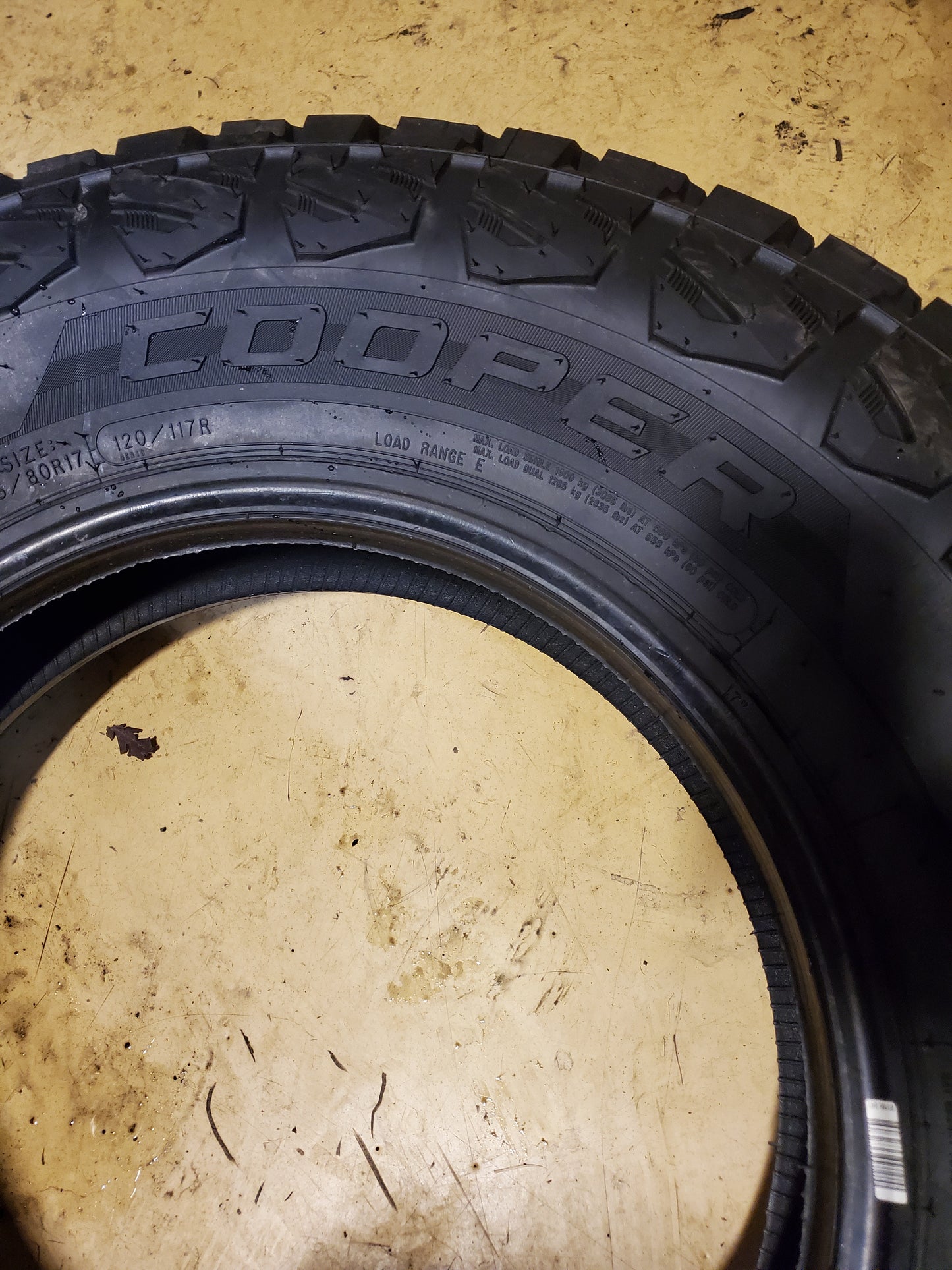 COOPER DISCOVERER STRONGHOLD AT LT 235 80 17 120/117R 10PLY TIRE 170287048