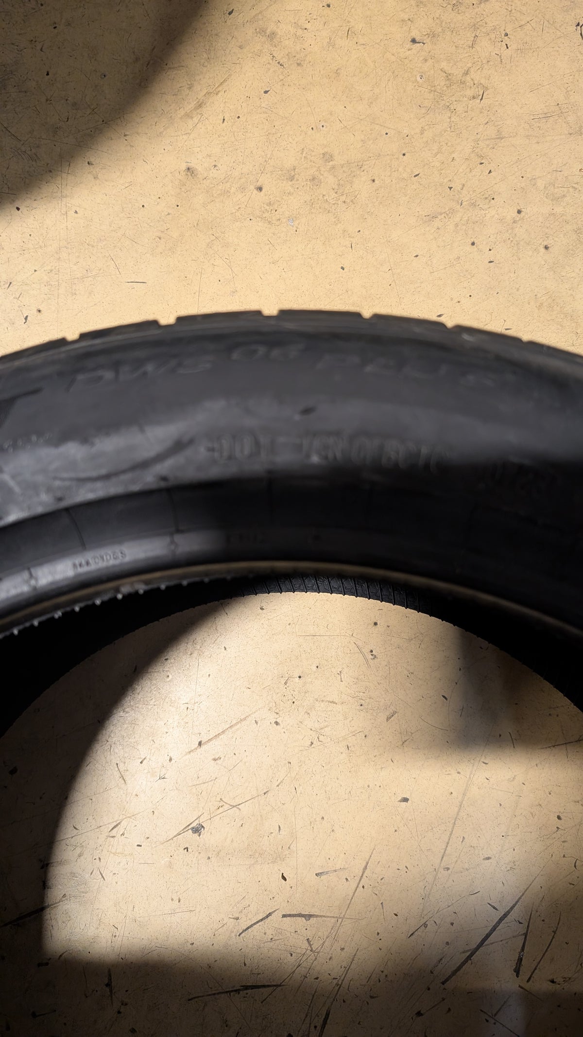 CONTINENTAL EXTREMECONTACT DWS06 PLUS P 255 40 18 99Y XL UHP TIRE 15573160000