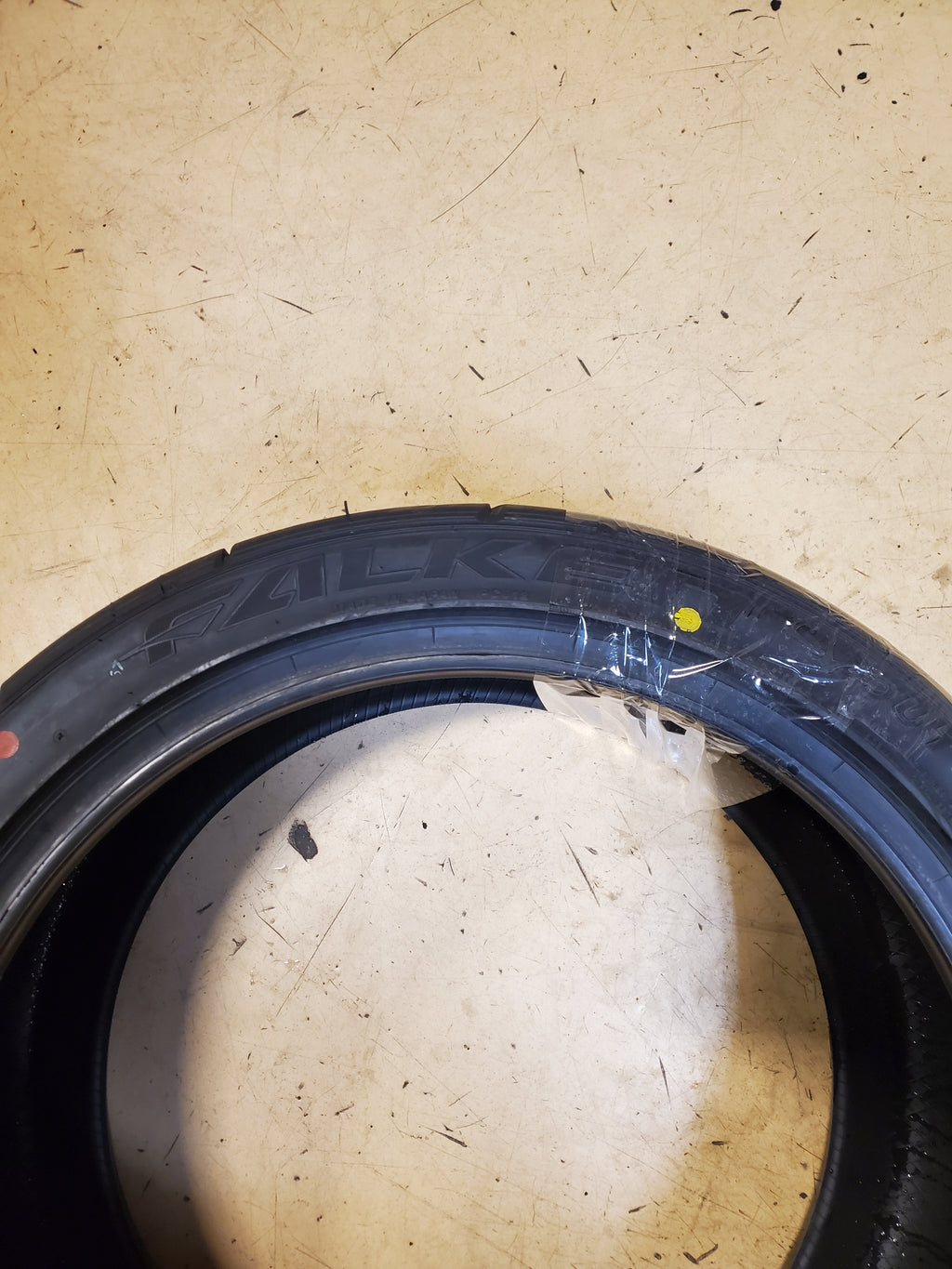 FALKEN AZENIS RT-615K+ BSW P 235 40 18 95W UHP TIRE 28537681