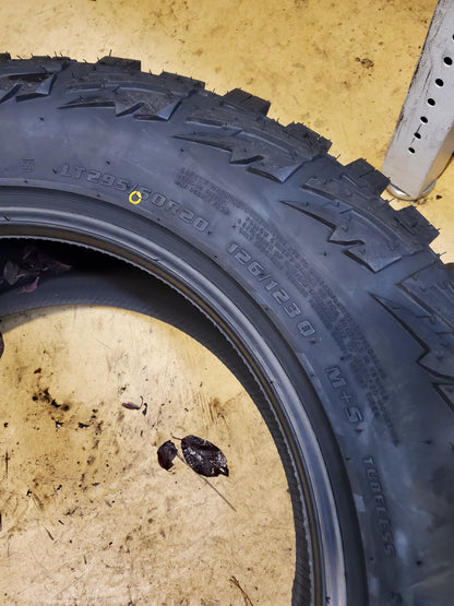 KANATI MUD HOG M/T BSW LT 295 60 20 126/123Q 10PLY MUD TIRE L2029560E252