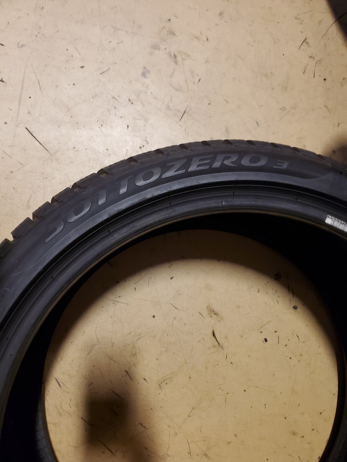 USED OS PIRELLI WINTER SOTTOZERO 3 BSW P 315 30 21 105V WINTER TIRE 2523000