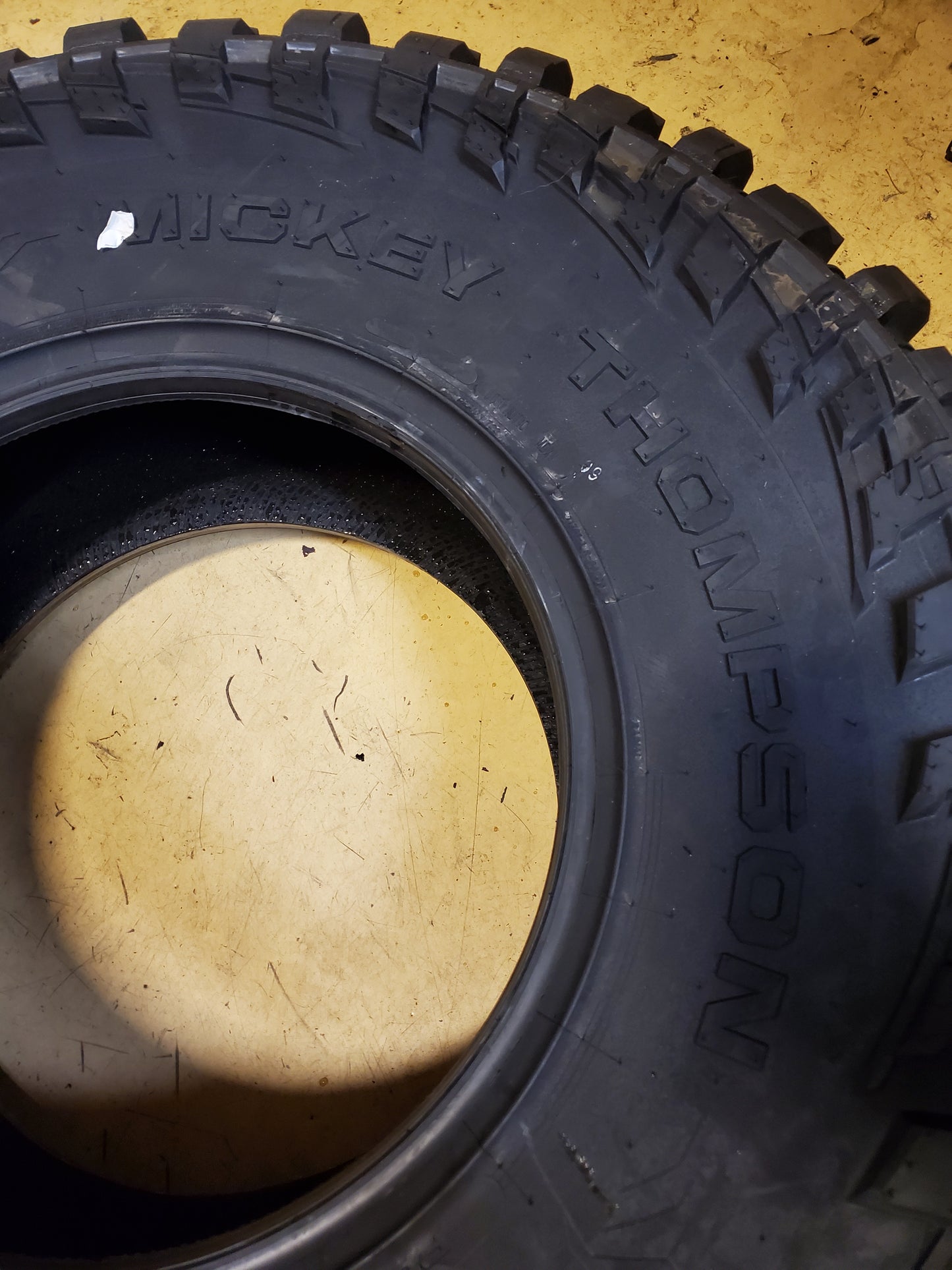 MICKEY THOMPSON BAJA BOSS M/T BSW LT 37 12.5 17 124Q 8PLY MUD TIRE 331111004