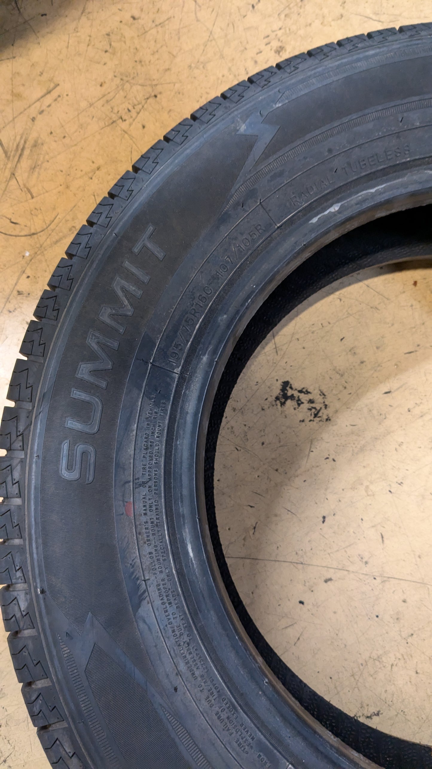 SUMMIT TRAIL CLIMBER LMD BSW LT 195 75 16 107/105R 6PLY ALL SEASON TIRE 20723
