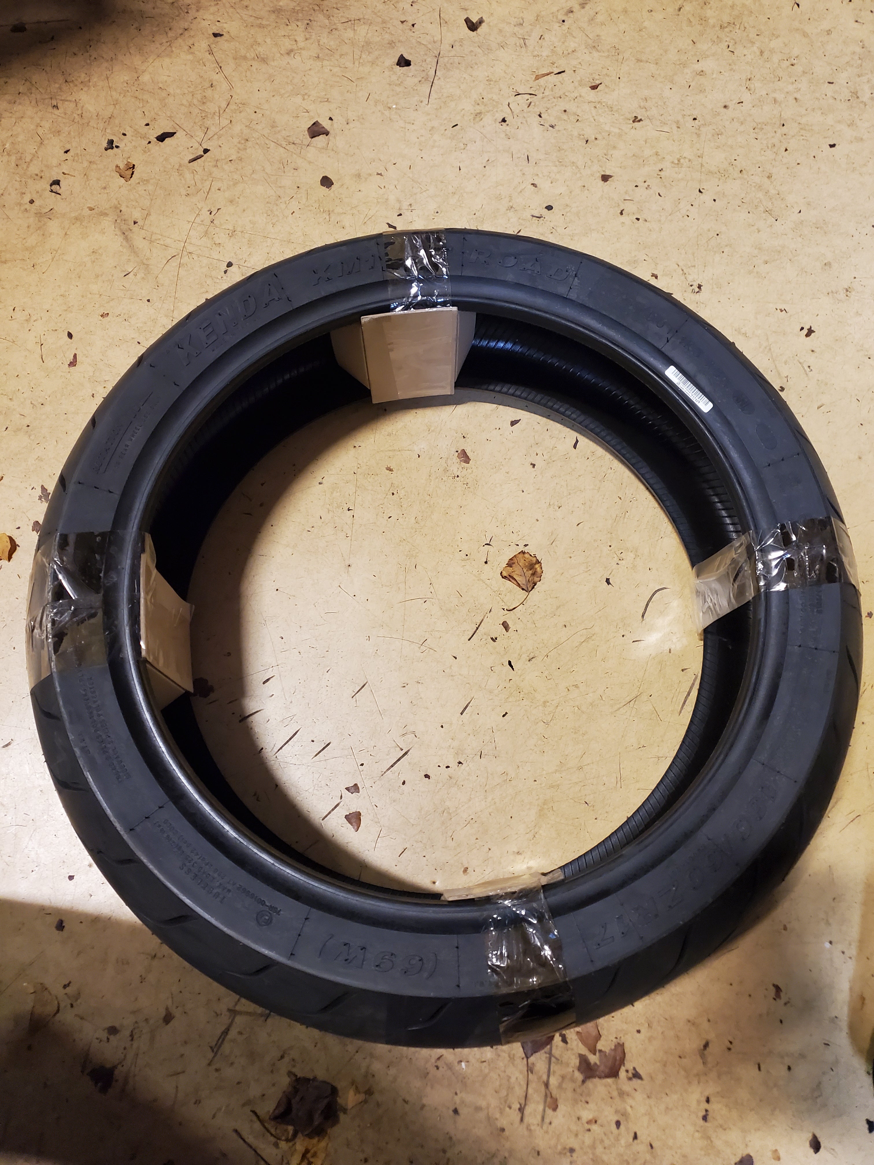 KENDA KM1 ST ROAD BSW 160 60 17 69W REAR MOTORCYCLE TIRE 040016017B1