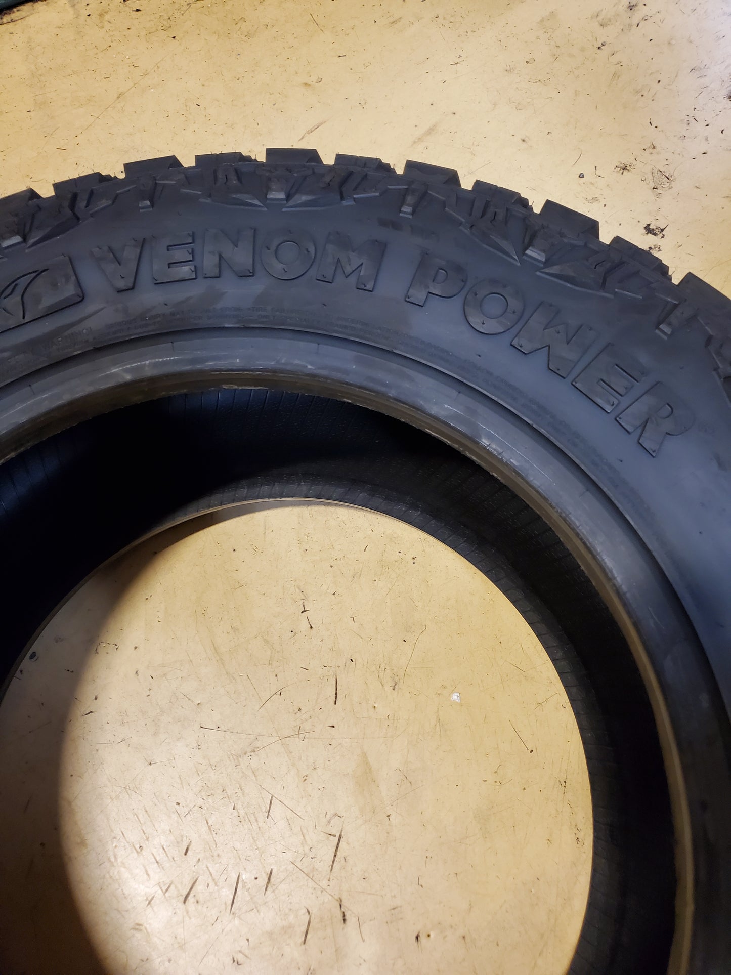VENOM POWER TERRA HUNTER R/T+ BSW LT 35 12.5 20 125Q 12PLY RUGGED TIRE TVPRT18N