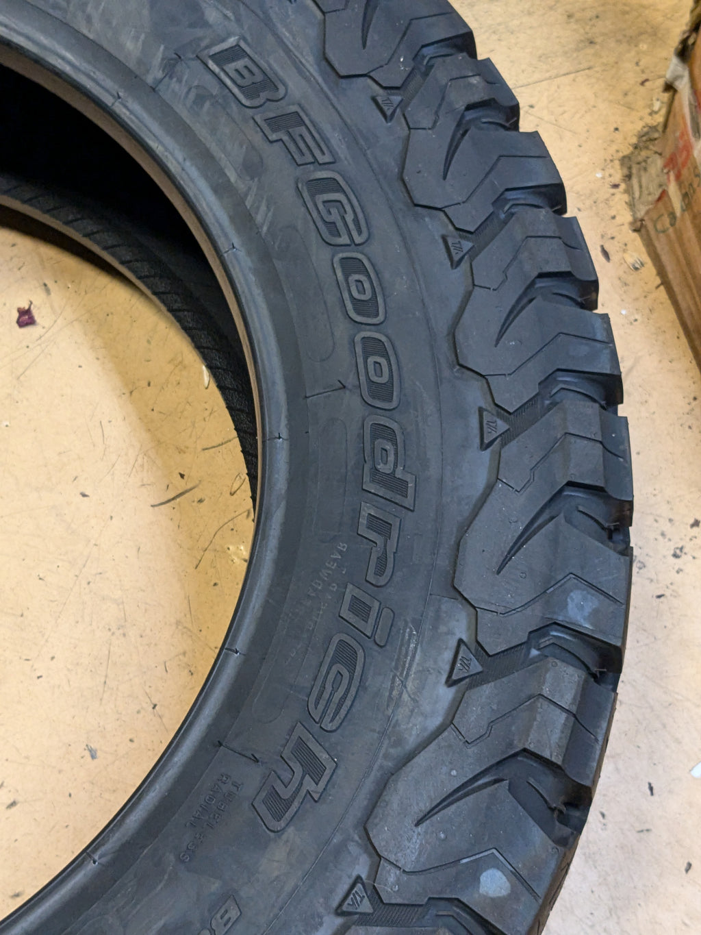 BFGOODRICH ALL TERRAIN T/A KO2 BSW LT 275 65 20 126/123S LRE 10PLY ALL TERRAIN TIRE 17764