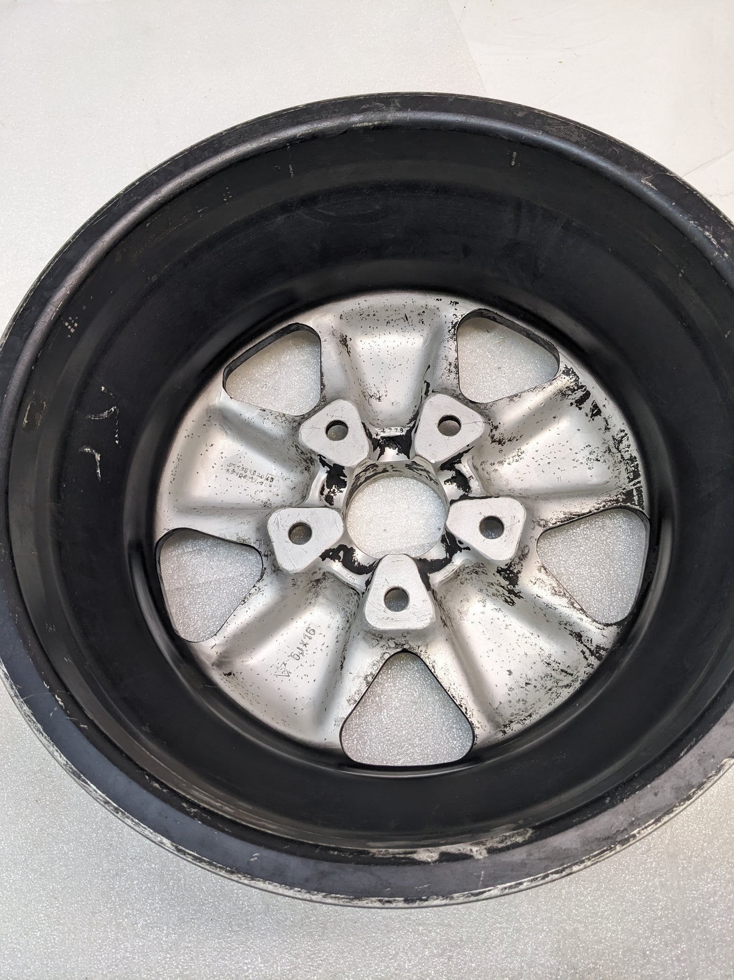 FUCHSFELGE 16X6 16X7 SET OF FOUR WHEELS FOR PORSCHE 991 BLACK SATIN CENTER W/ SILVER ANODIZED LIP USED B2