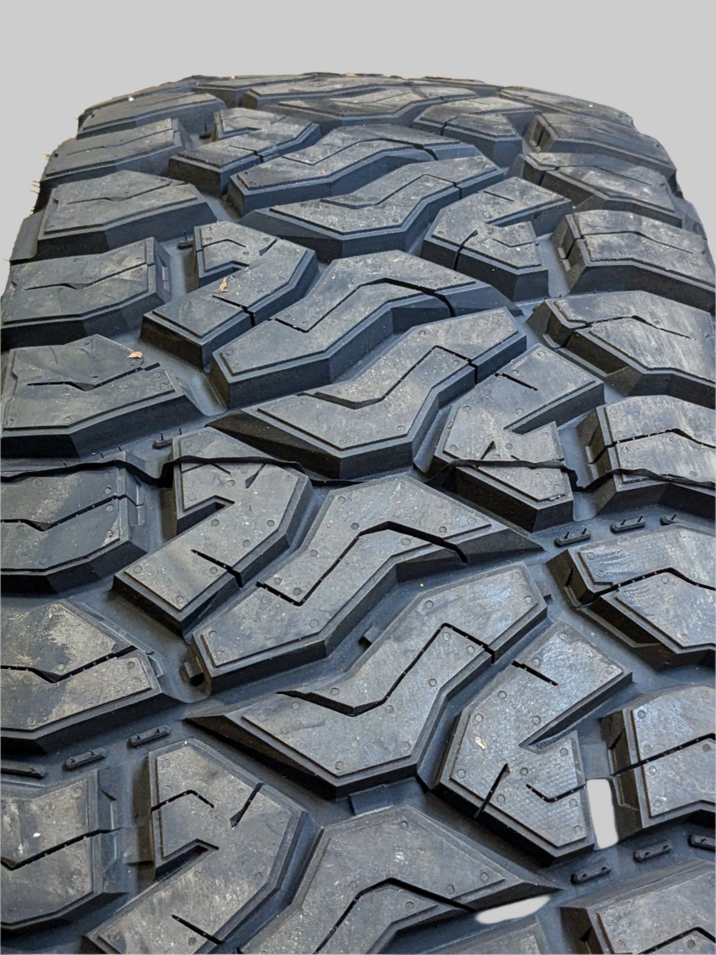 VENOM POWER TERRA HUNTER R/T+ BSW LT 35 12.5 17 121Q LRE 10 PLY RUGGED TERRAIN TIRE TVPRT08NL