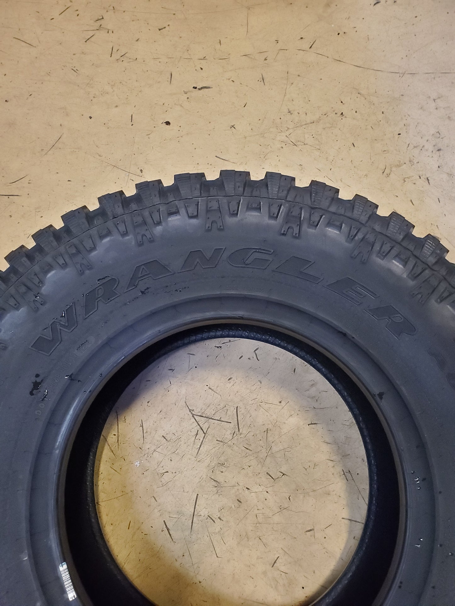 GOODYEAR WRANGLER AUTHORITY A/T BSW LT 265 75 16 123/120Q 10PLY TIRE 751153328