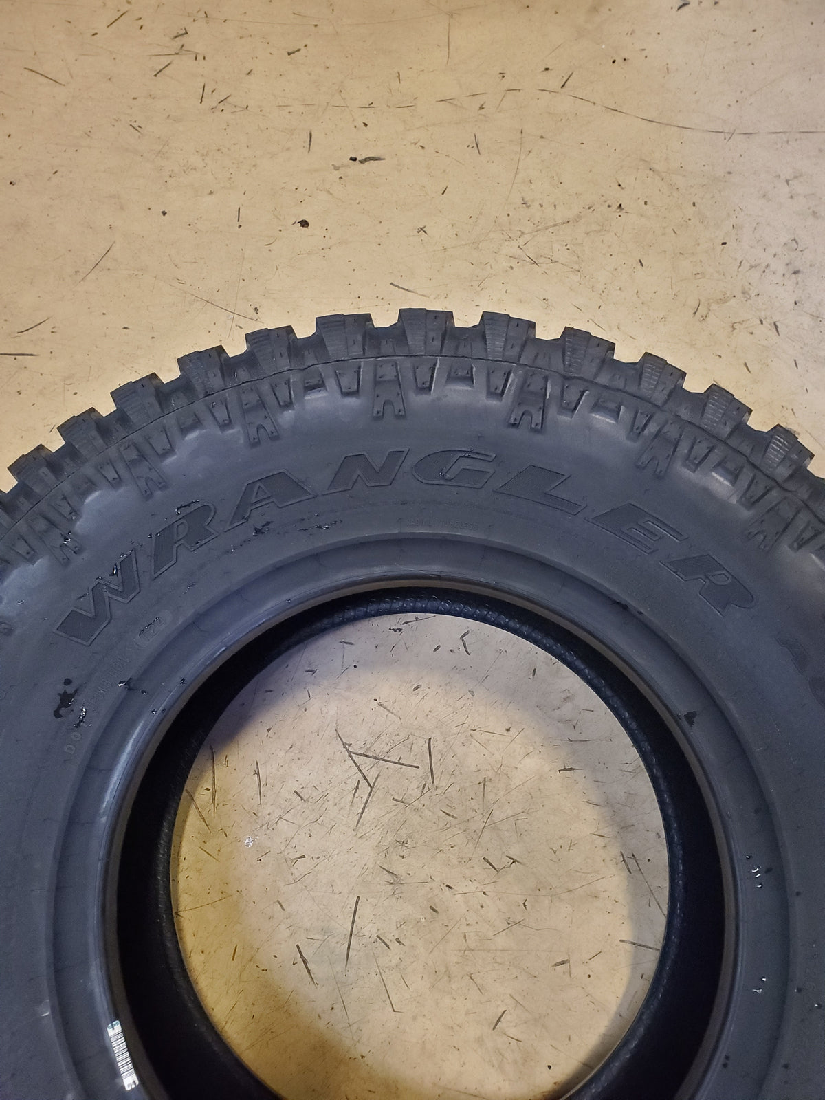 GOODYEAR WRANGLER AUTHORITY A/T BSW LT 265 75 16 123/120Q 10PLY TIRE 751153328