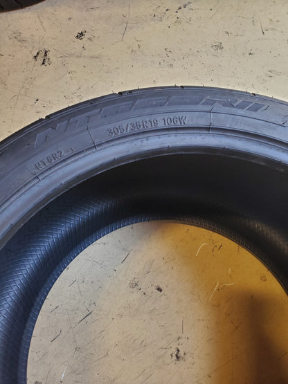 NITTO NT555RII BSW P 305 35 19 106W XL RACING TIRE 108640
