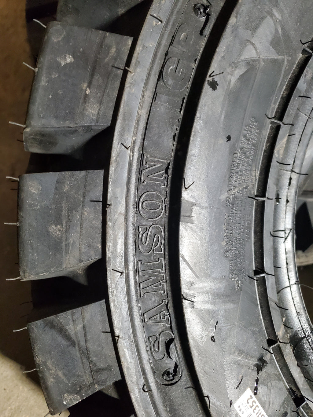 SAMSON INDUSTRIAL GRIP PLUS BSW  8.25 15 14PLY INDUSTRIAL TIRE 440952