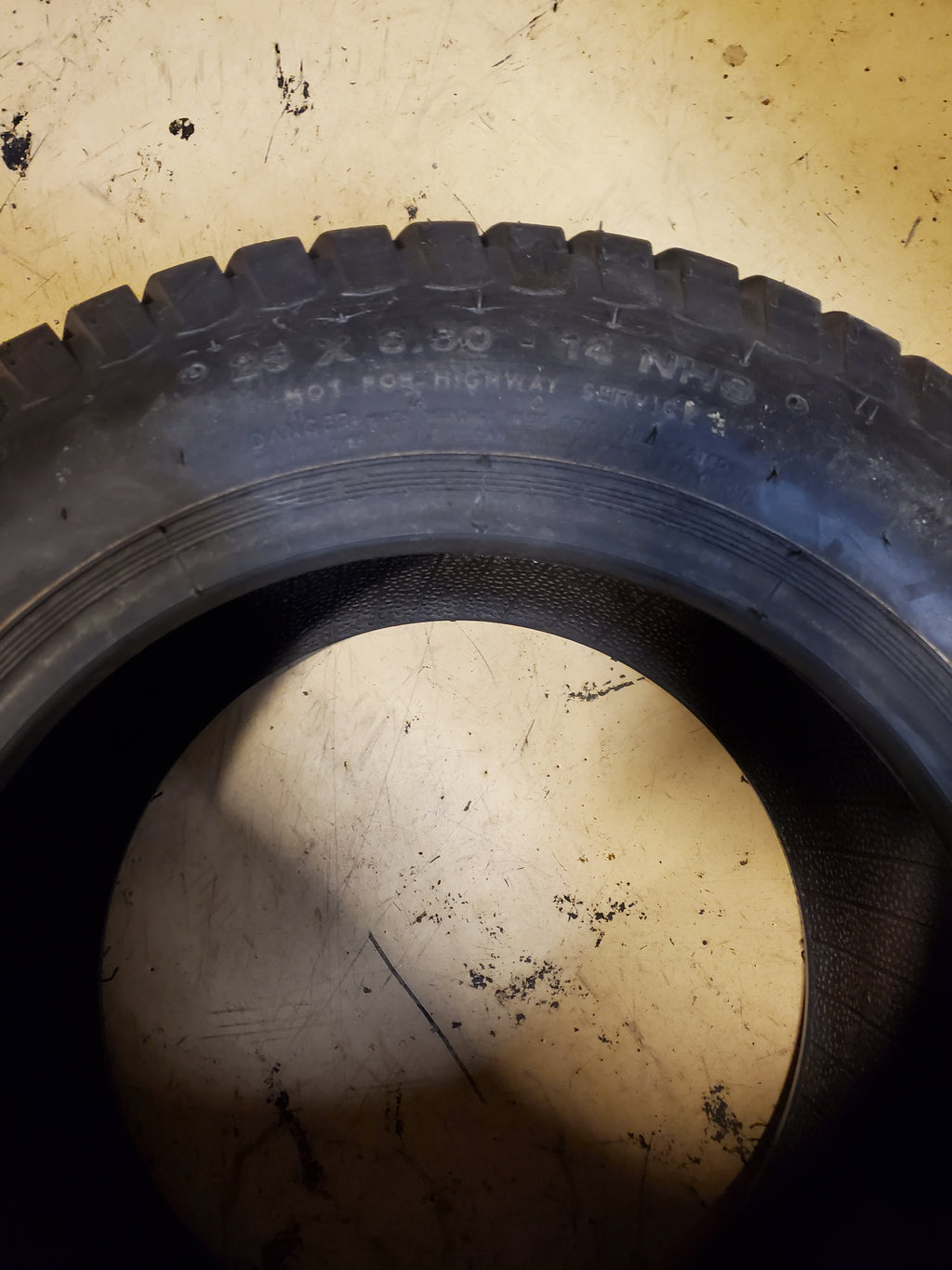 NOS CARLISLE MULTI TRAC C/S 98A3 BSW 25 8.5 14 6PLY LAWN TIRE 574371