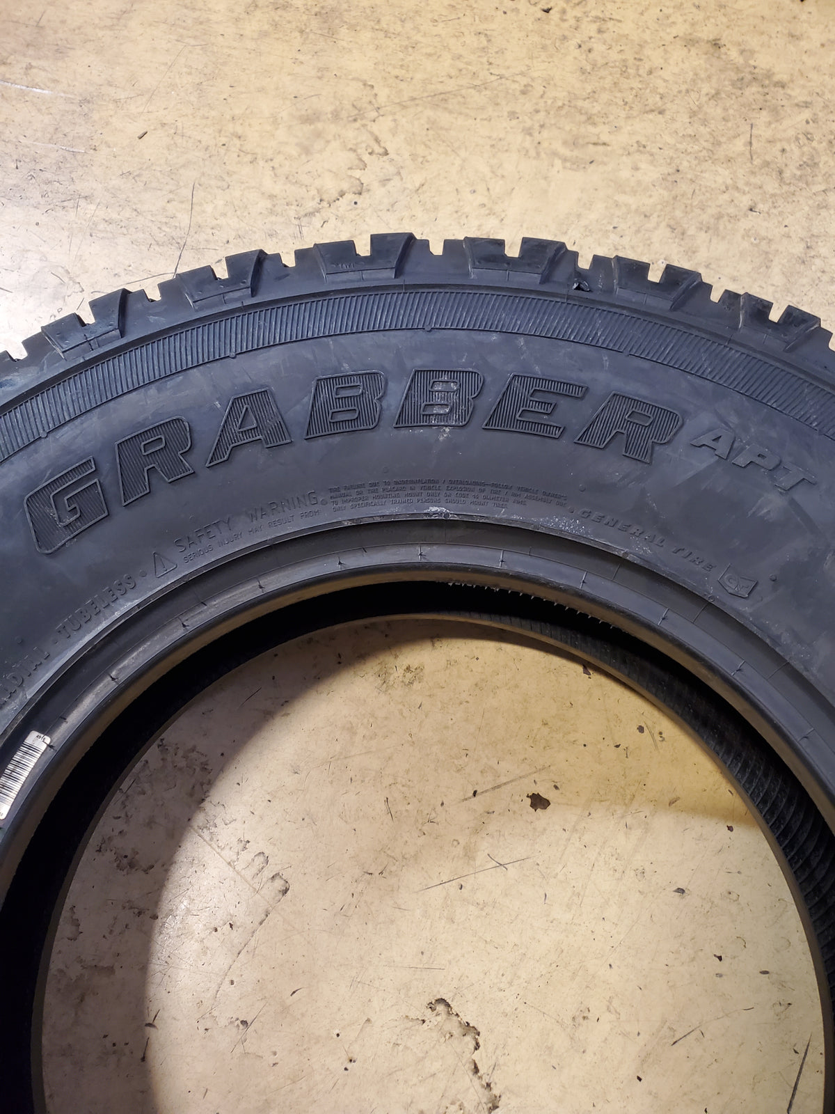 GENERAL GRABBER APT BSW LT 215 85 16 115/112R 10PLY ALL TERRAIN TIRE 04504270000