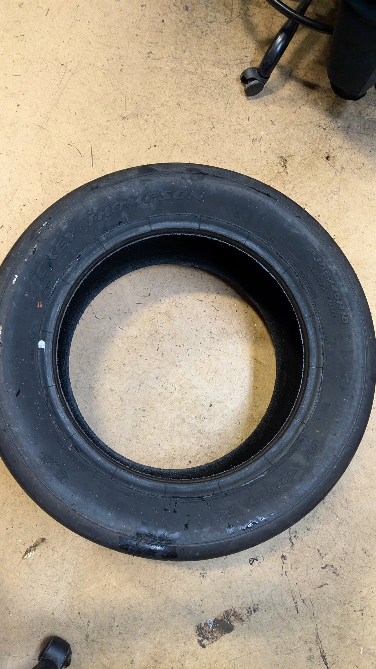 MICKEY THOMPSON E T STREET R  BSW P 305 45 18 (R2) HIGH PERFORMANCE TIRE 255594