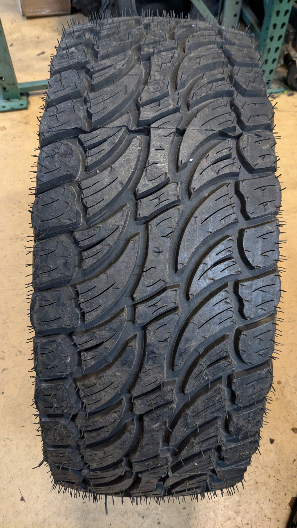 TREADWRIGHT ALL TERRAIN AXIOM BSW LT 35 12.5 17 121S 8PLY ALL TERRAIN A3517DB2B