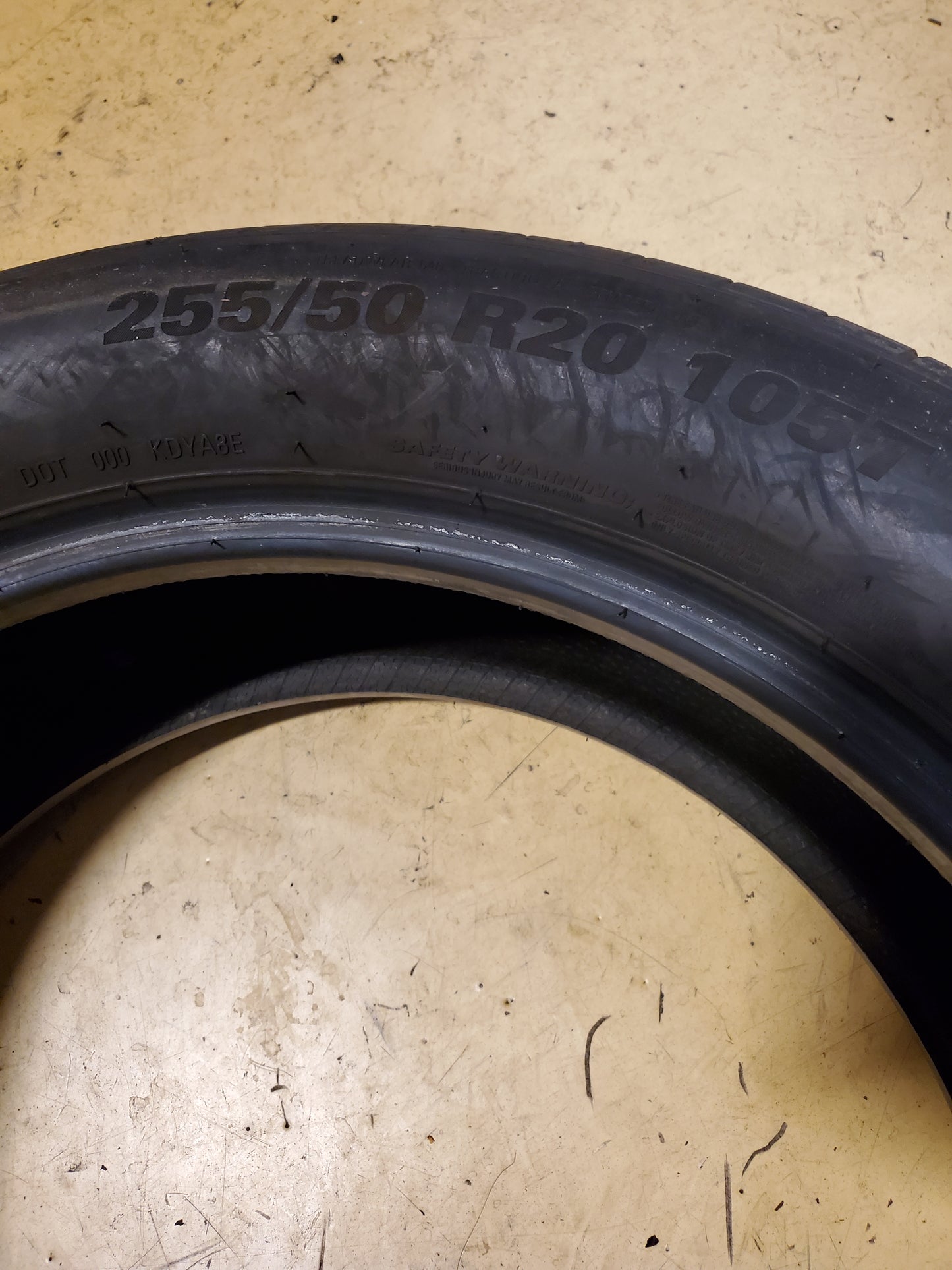 USED 8/32" KUMHO CRUGEN HP71 BSW P 255 50 20 105T ALL SEASON TIRE 2301092