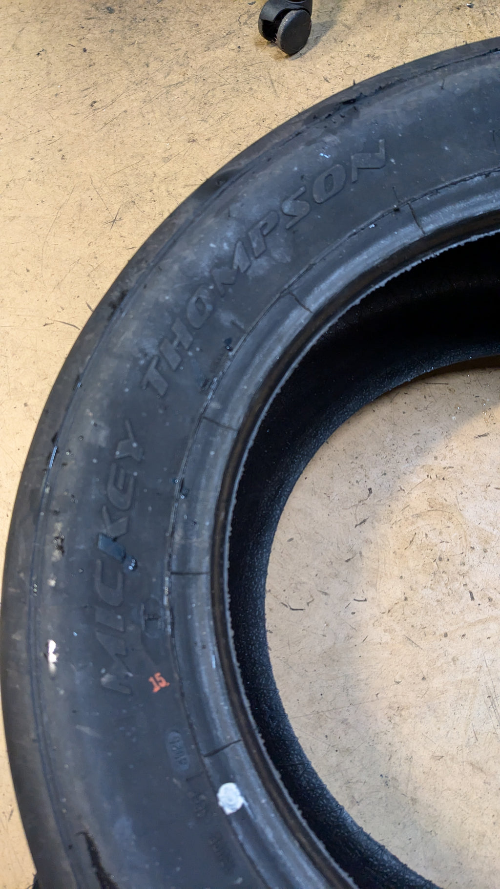 MICKEY THOMPSON E T STREET R  BSW P 305 45 18 (R2) HIGH PERFORMANCE TIRE 255594
