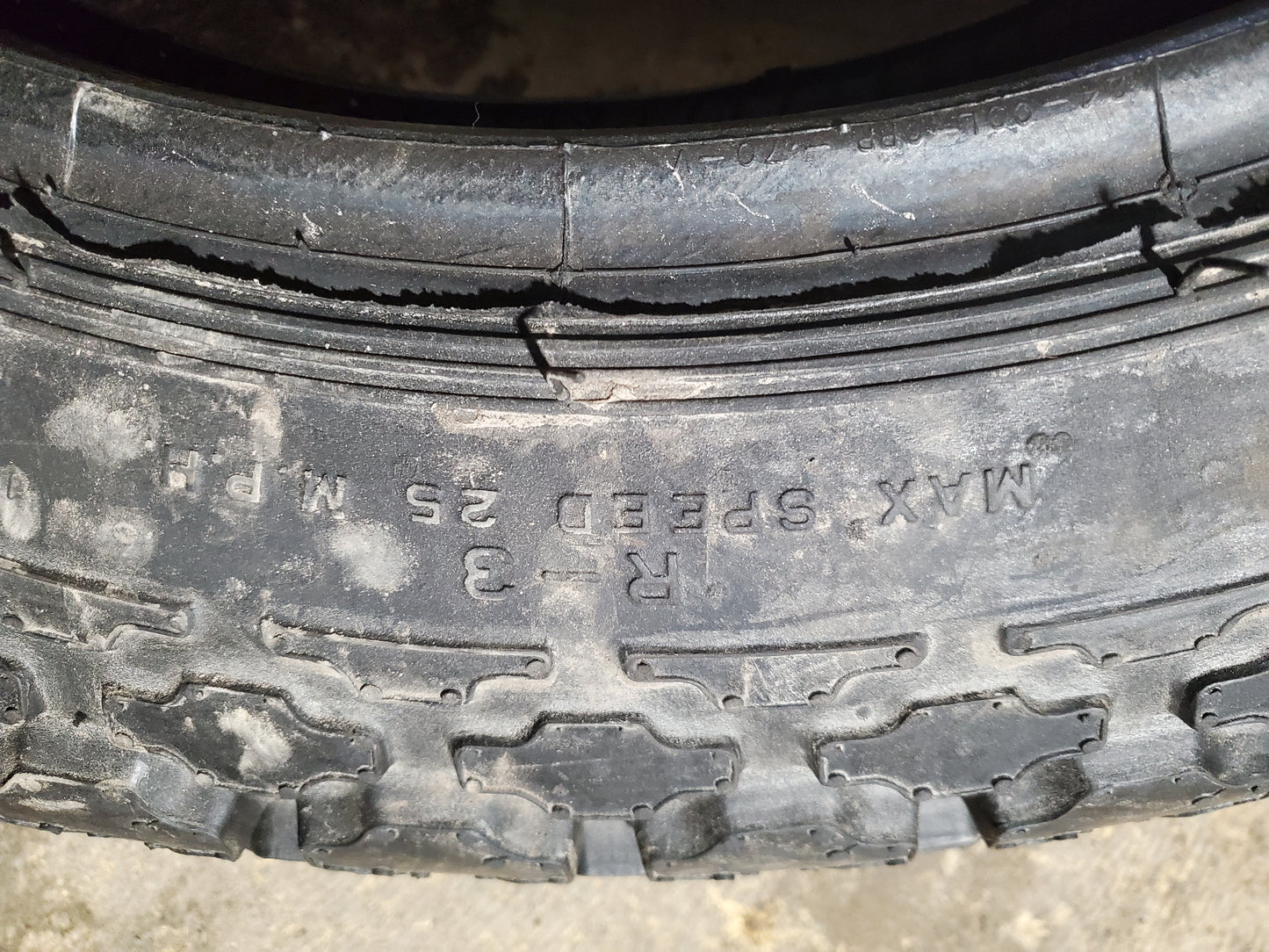 FIRESTONE NON SKID R3 BSW  8.3 24 4PLY TRACTOR TIRE 351733