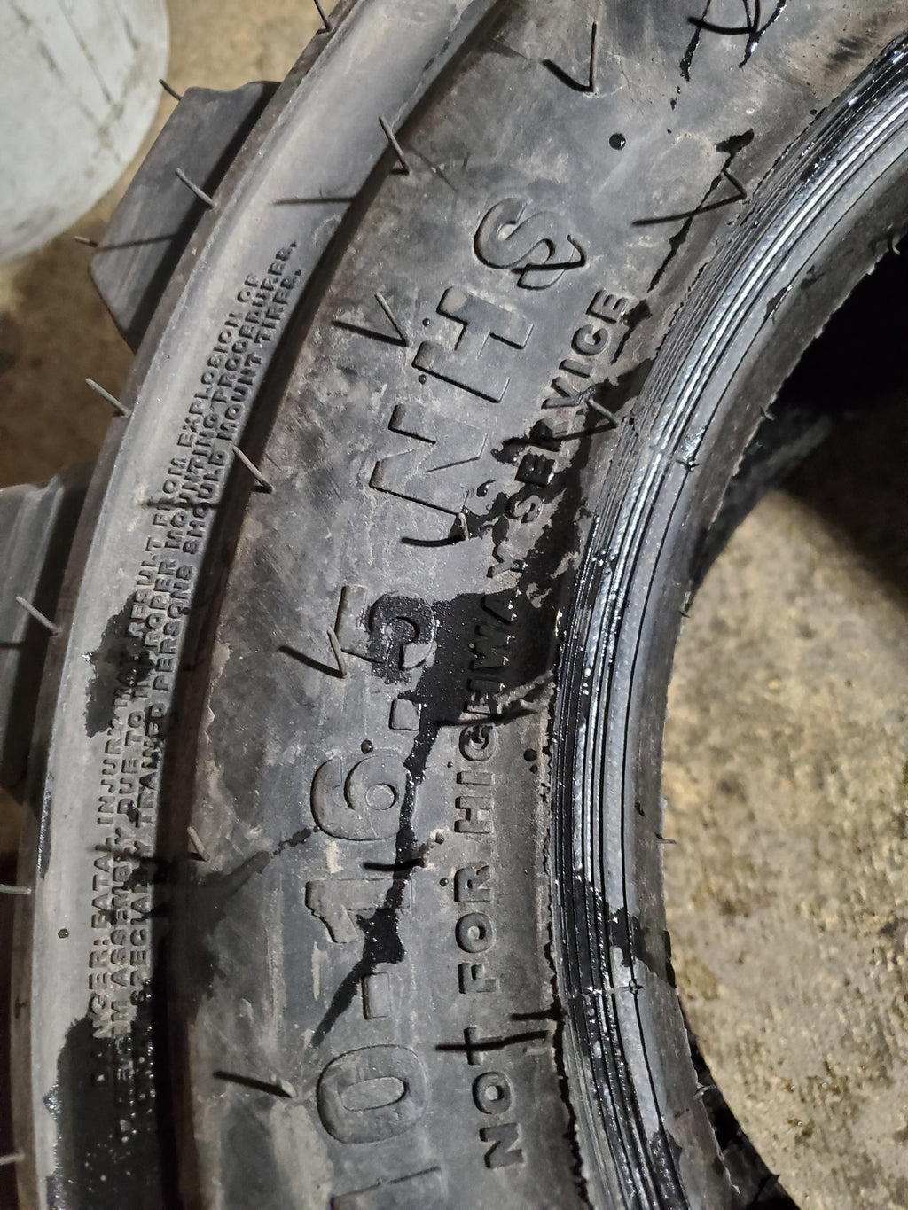 CARLISLE GUARD DOG HD BSW  10 16.5 10PLY SKID STEER TIRE 570130