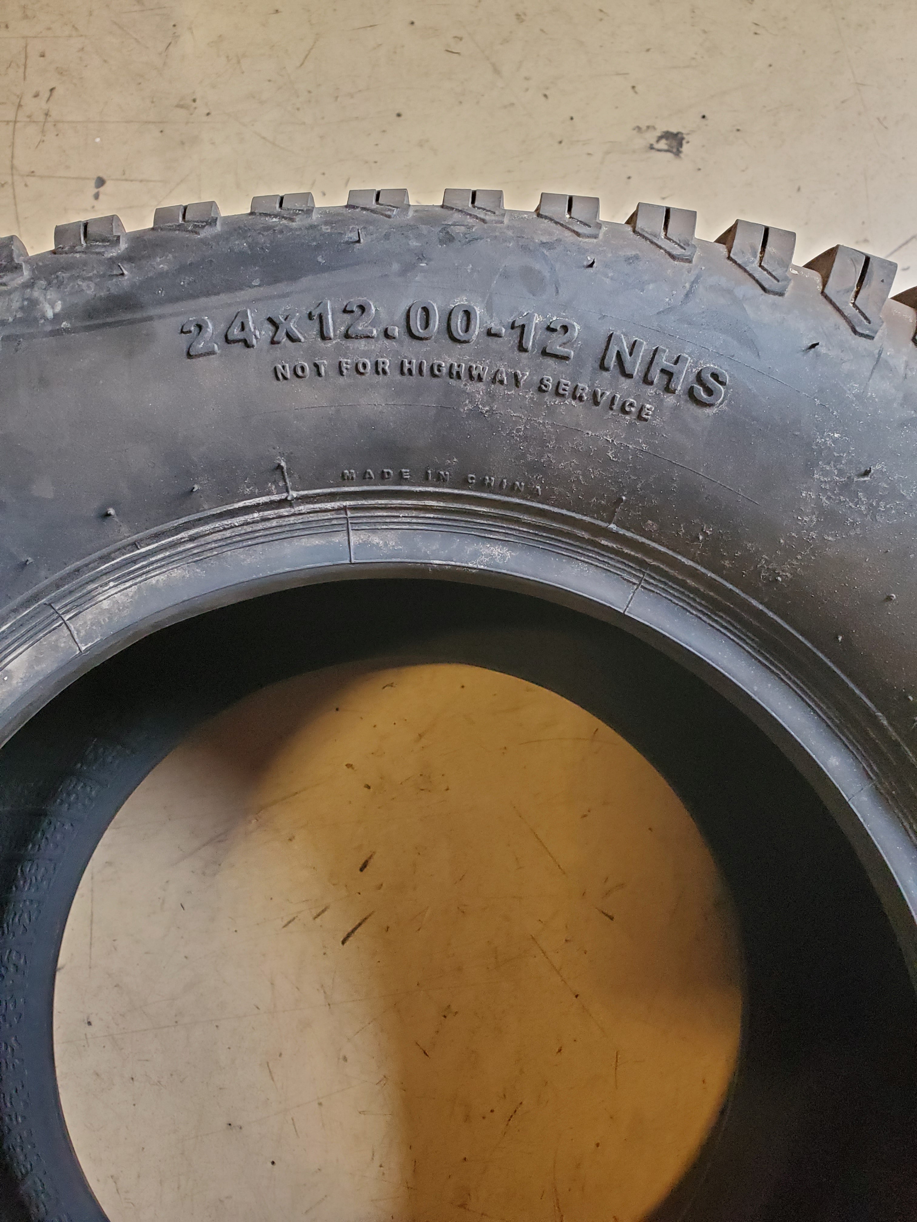CARLISLE TURF MASTER BSW 24 12 12 4PLY LAWN TIRE 5114091
