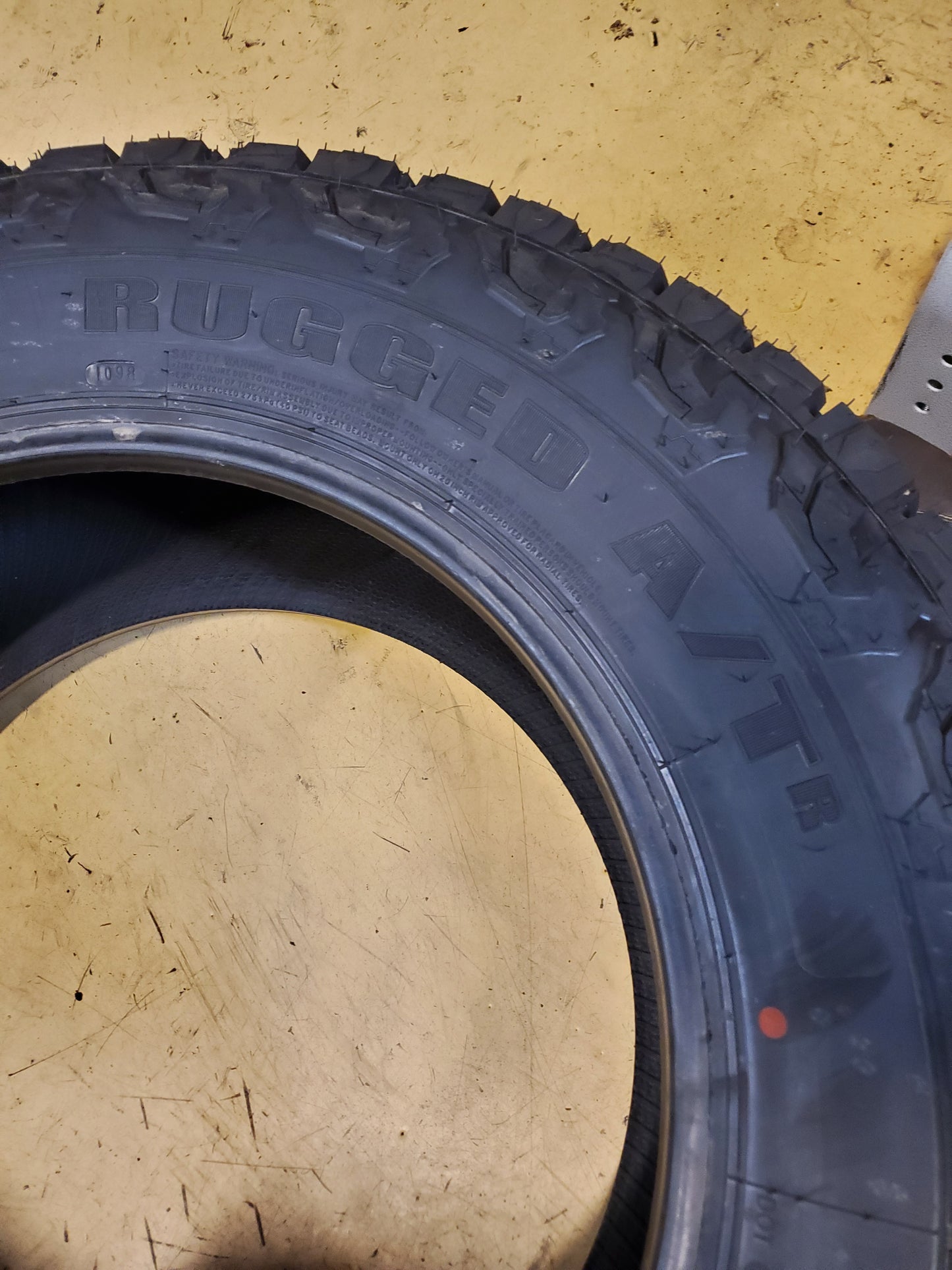 AMERICUS RUGGED A/TR BSW LT 35 12.5 20 121S 10PLY ALL TERRAIN TIRE AMD1749