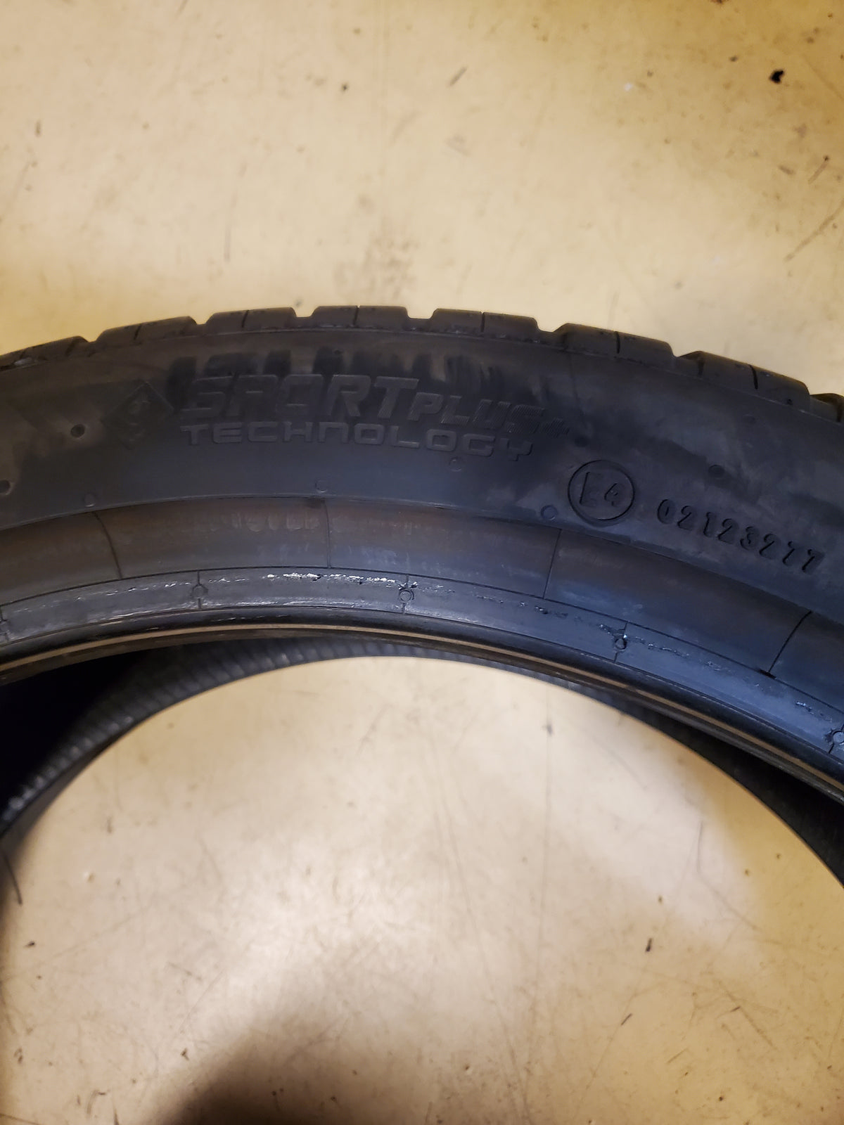 USED CONTINENTAL EXTREMECONTACT DWS06 PLUS BSW P 225 40 18 92Y UHP TIRE 15572730000