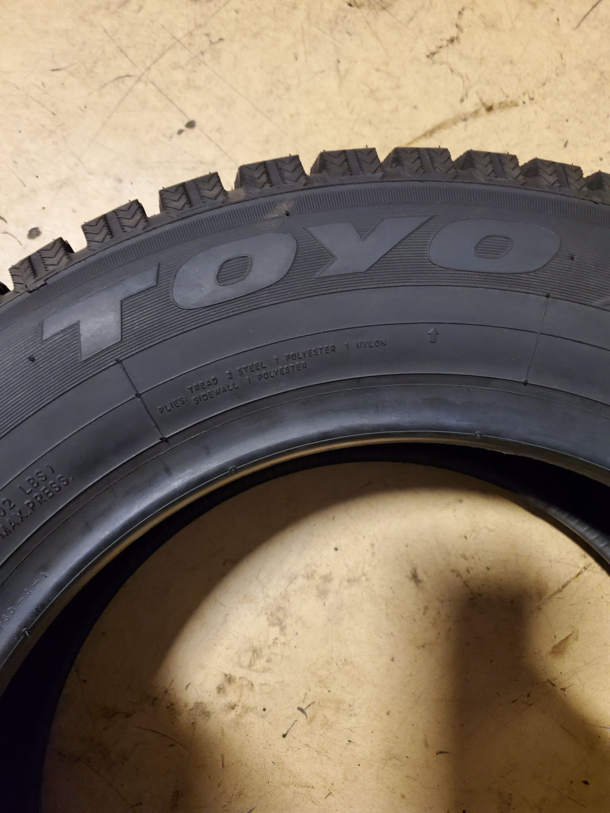 NOS TOYO OBSERVE GSI-5 BSW P 175 70 14 84T WINTER TIRE 131010