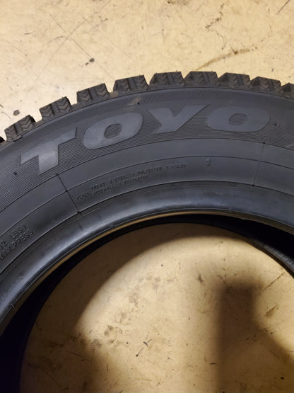 NOS TOYO OBSERVE GSI-5 BSW P 175 70 14 84T WINTER TIRE 131010
