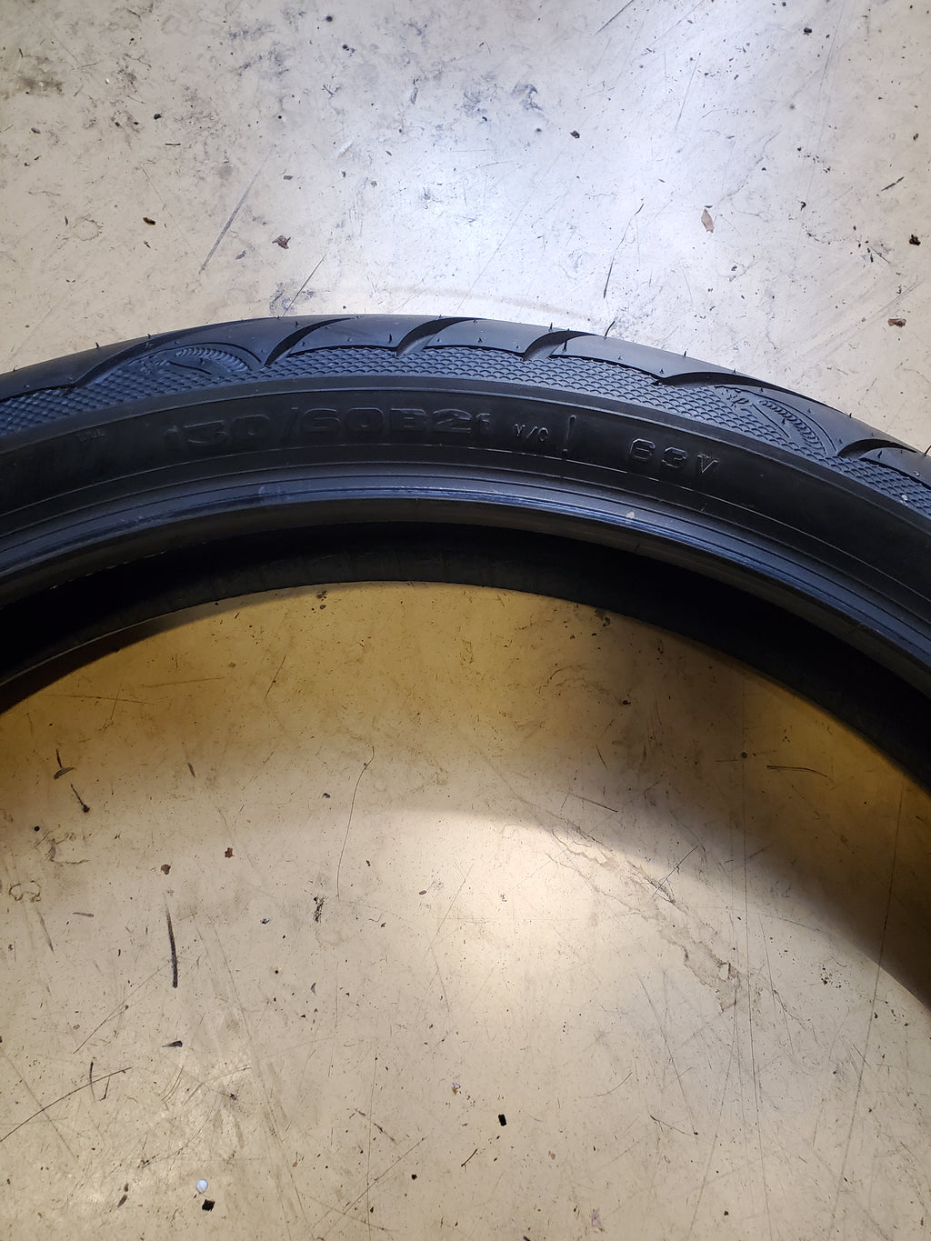 AVON COBRA CHROME BSW 130 60 21 63V FRONT MOTORCYCLE TIRE 1305795