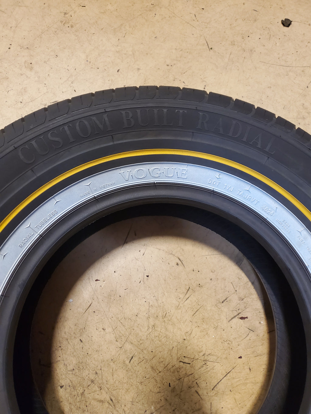 VOGUE CUSTOM BUILT RADIAL BSW P 235 70 15 106H XL TOURING TIRE 03182981