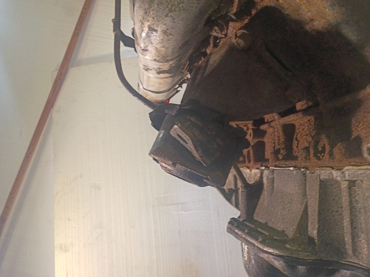 USED GENUINE ENGINE MOTOR 01-04 TOYOTA 4.7L V8 2UZ-N83FC