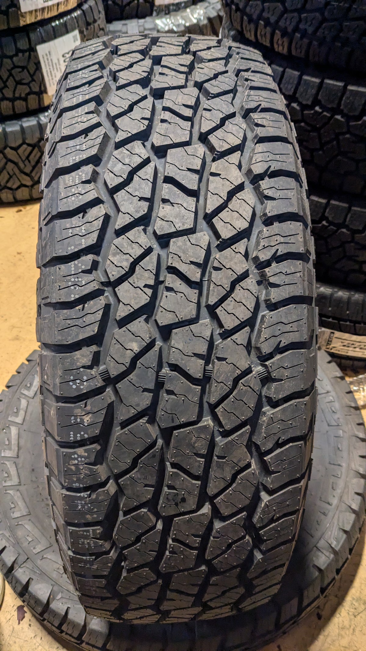 BLACKHAWK RIDGECRAWLER A/T BSW P 265 70 18 116T ALL TERRAIN TIRE 4120873V