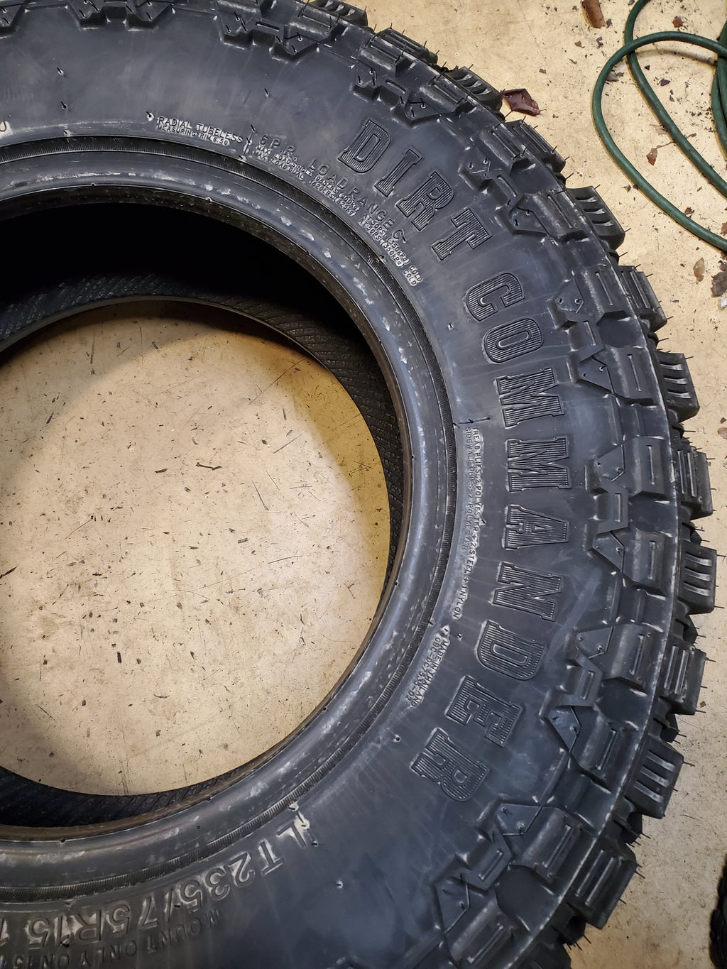 CENTENNIAL DIRT COMMANDER M/T BSW LT 235 75 15 104/101Q 4PLY MUD TERRAIN TIRE TCD1523575C