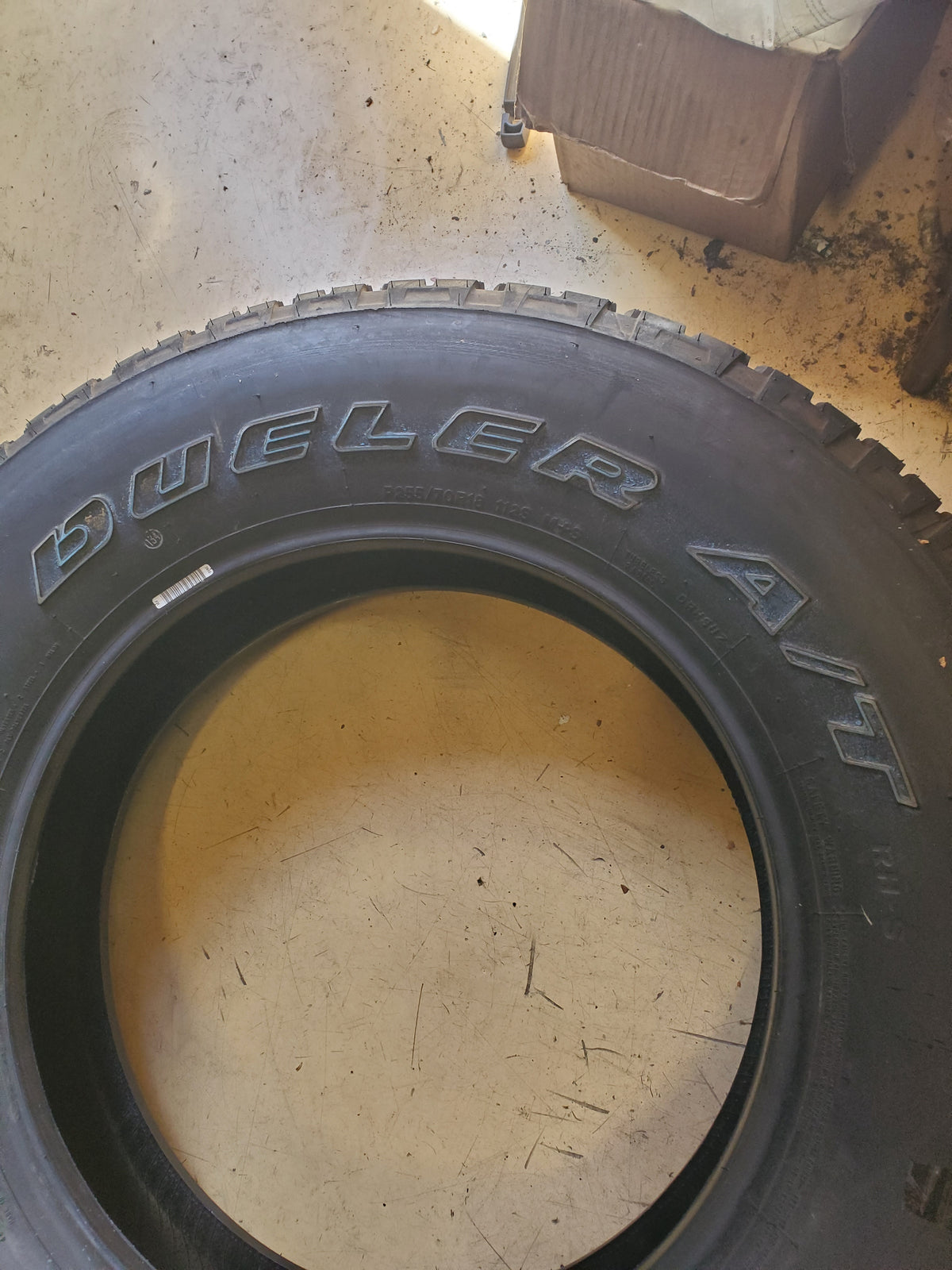 NOS BRIDGESTONE DUELER A/T RH-S OWL P 255 70 18 112S ALL TERRAIN TIRE 057945
